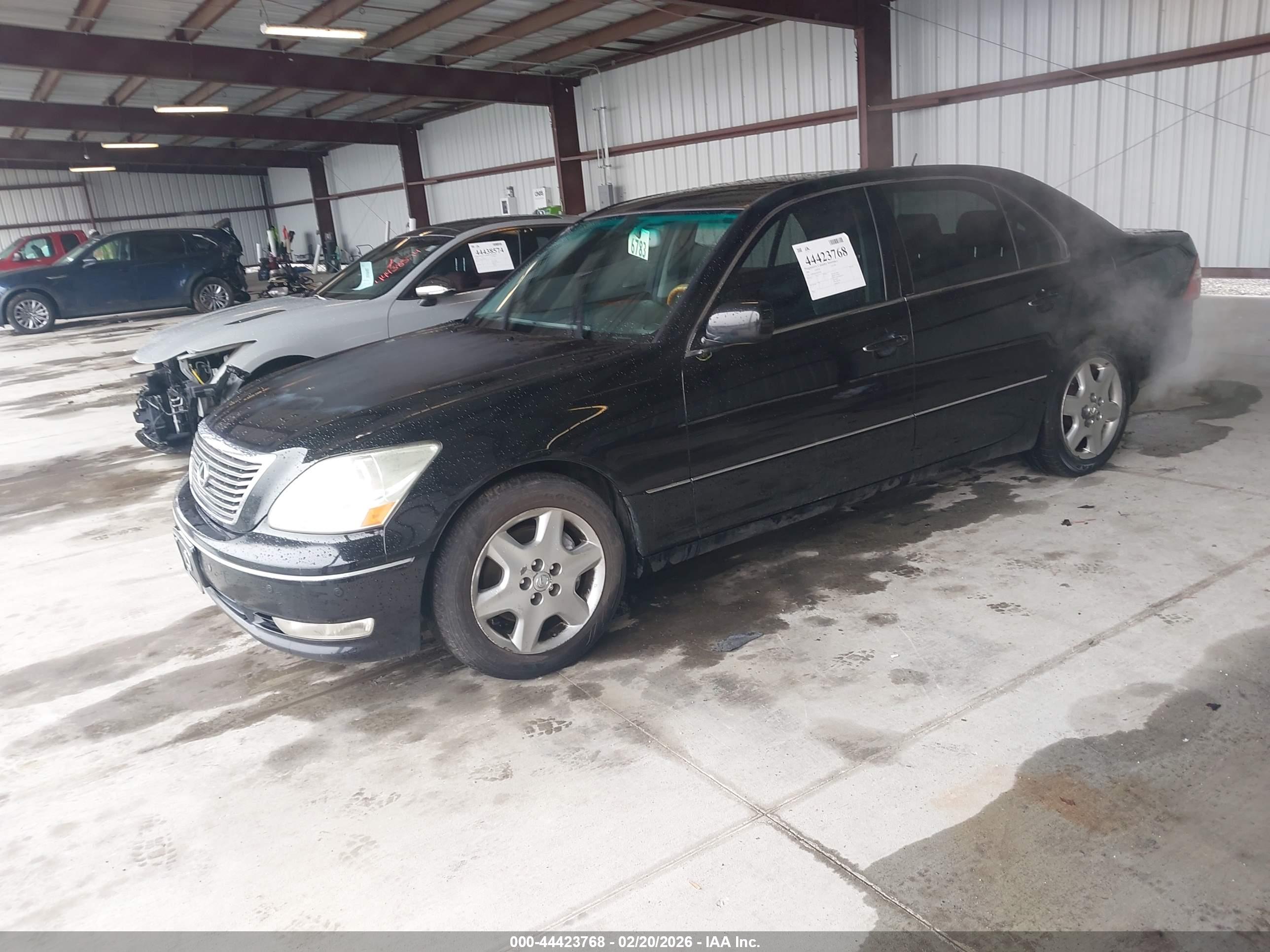 LEXUS LS image 2