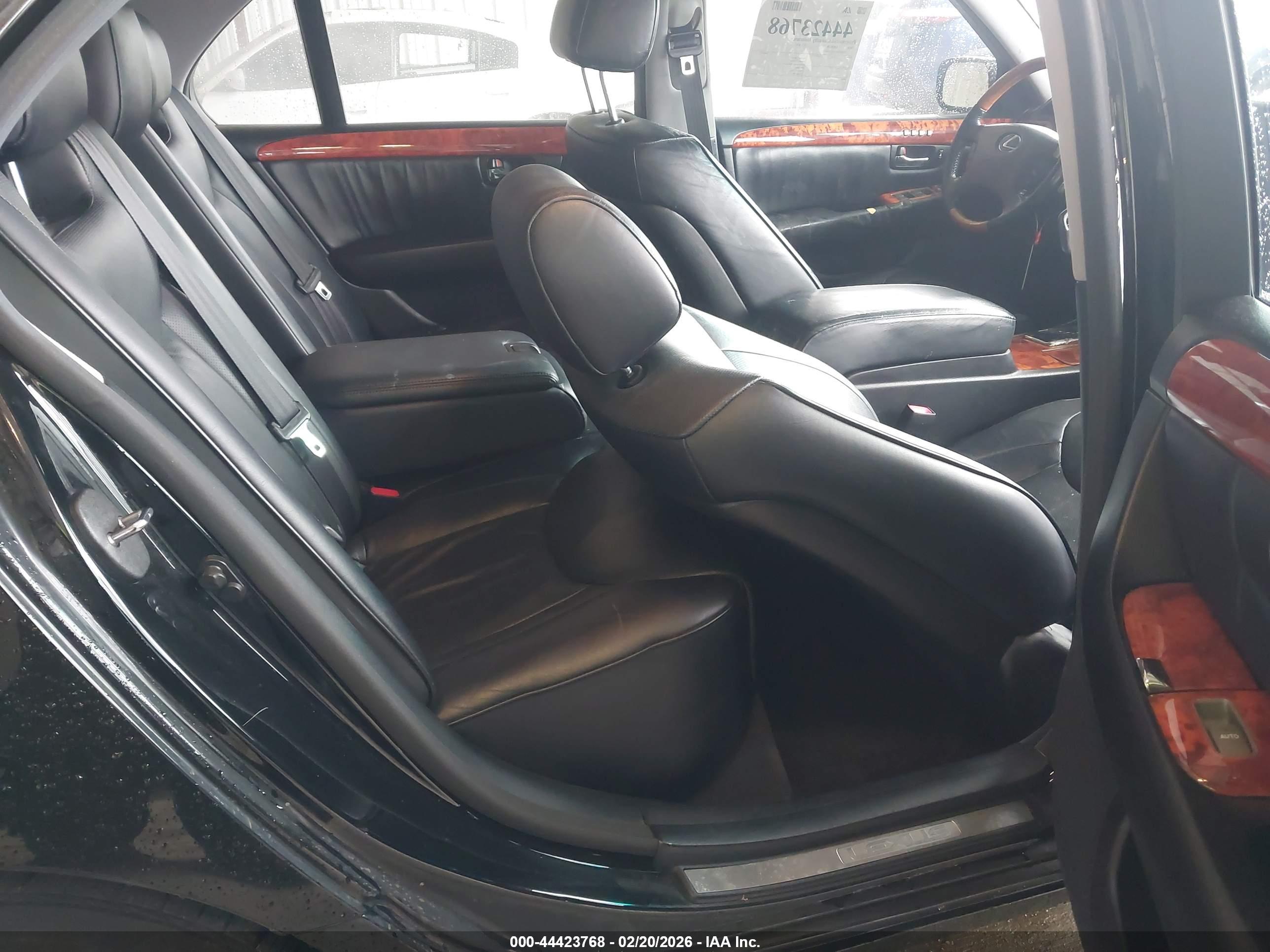 LEXUS LS image 8