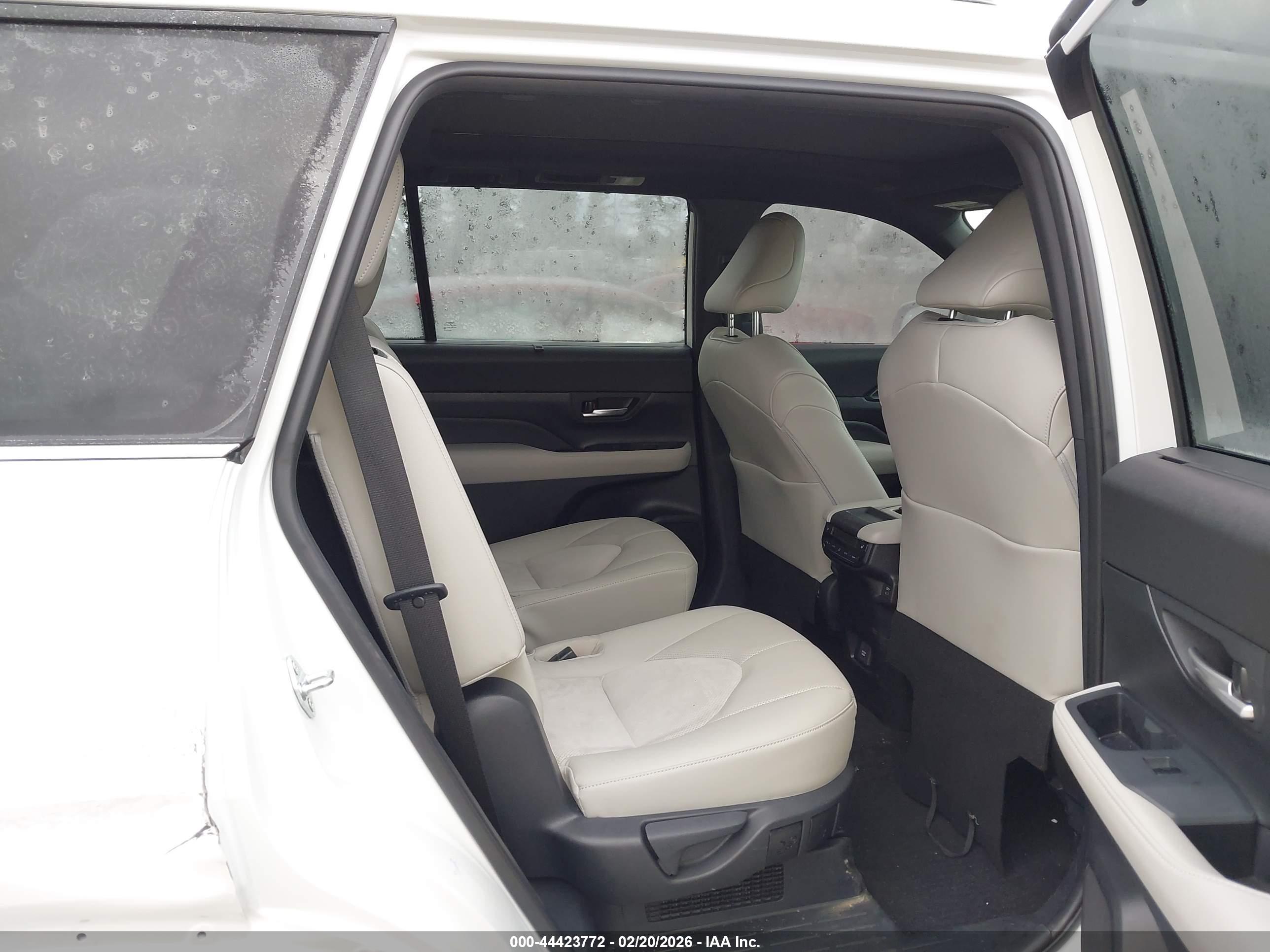 TOYOTA GRAND image 8