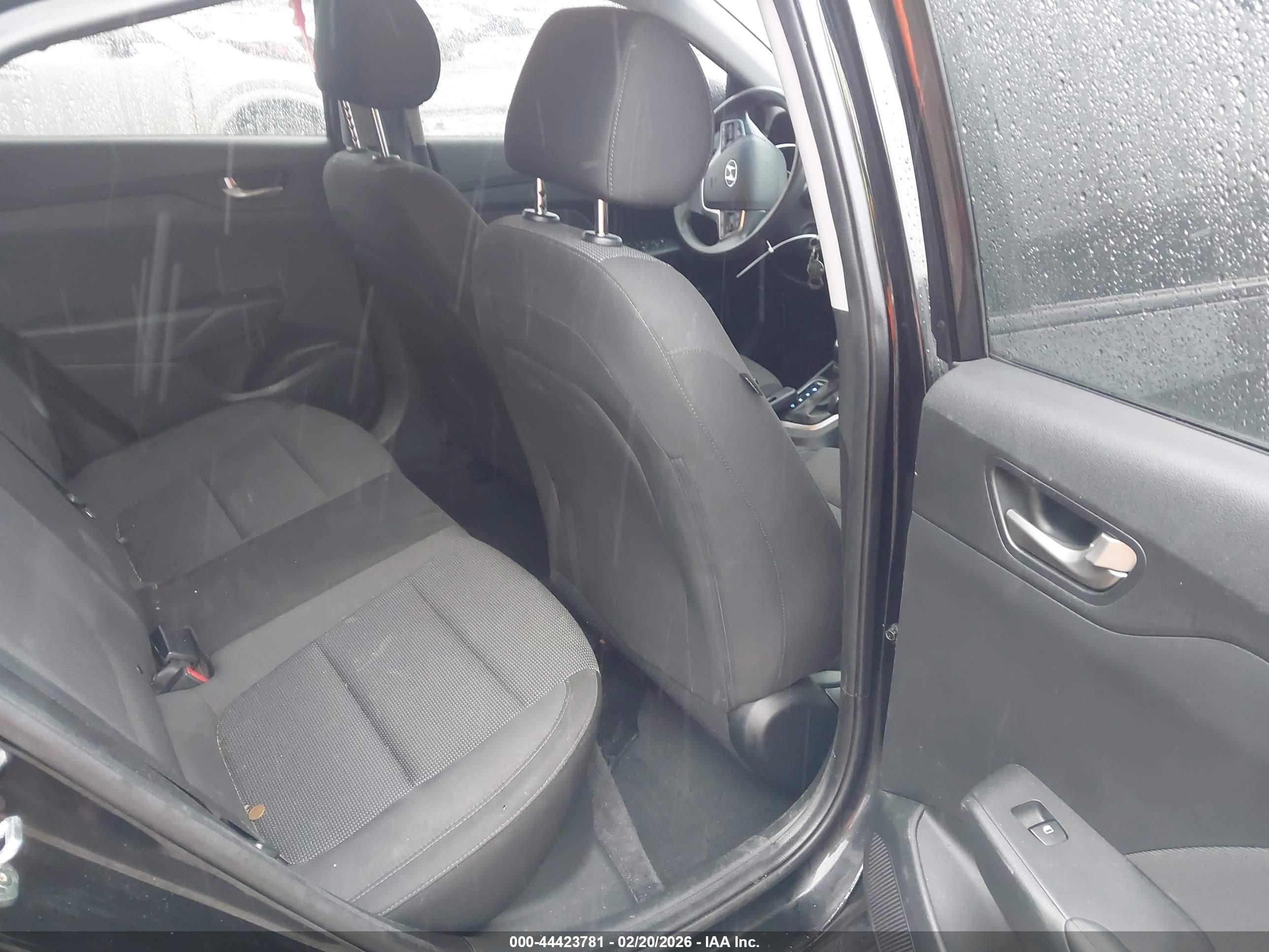 HYUNDAI ACCENT image 8