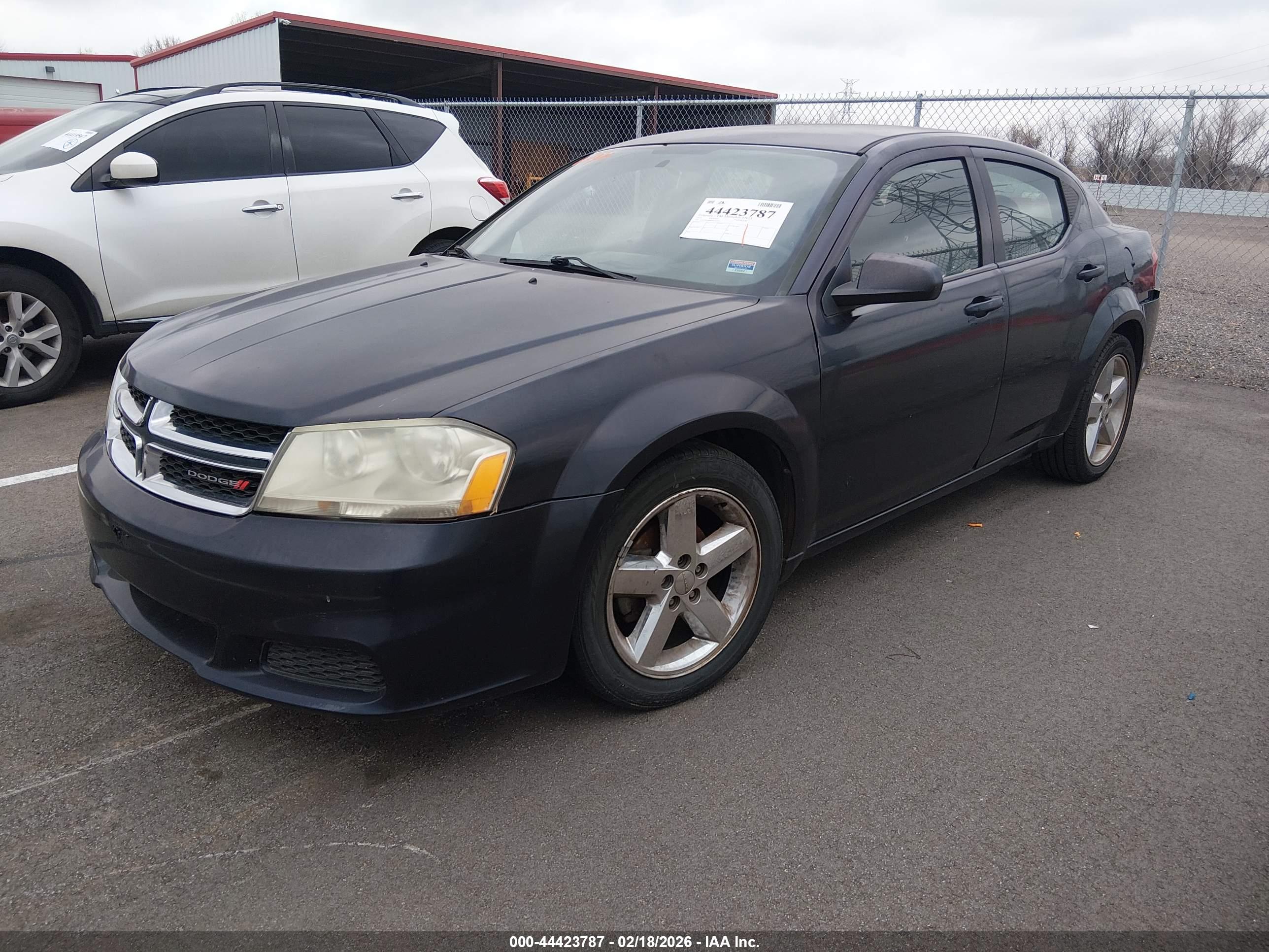 DODGE AVENGER image 2