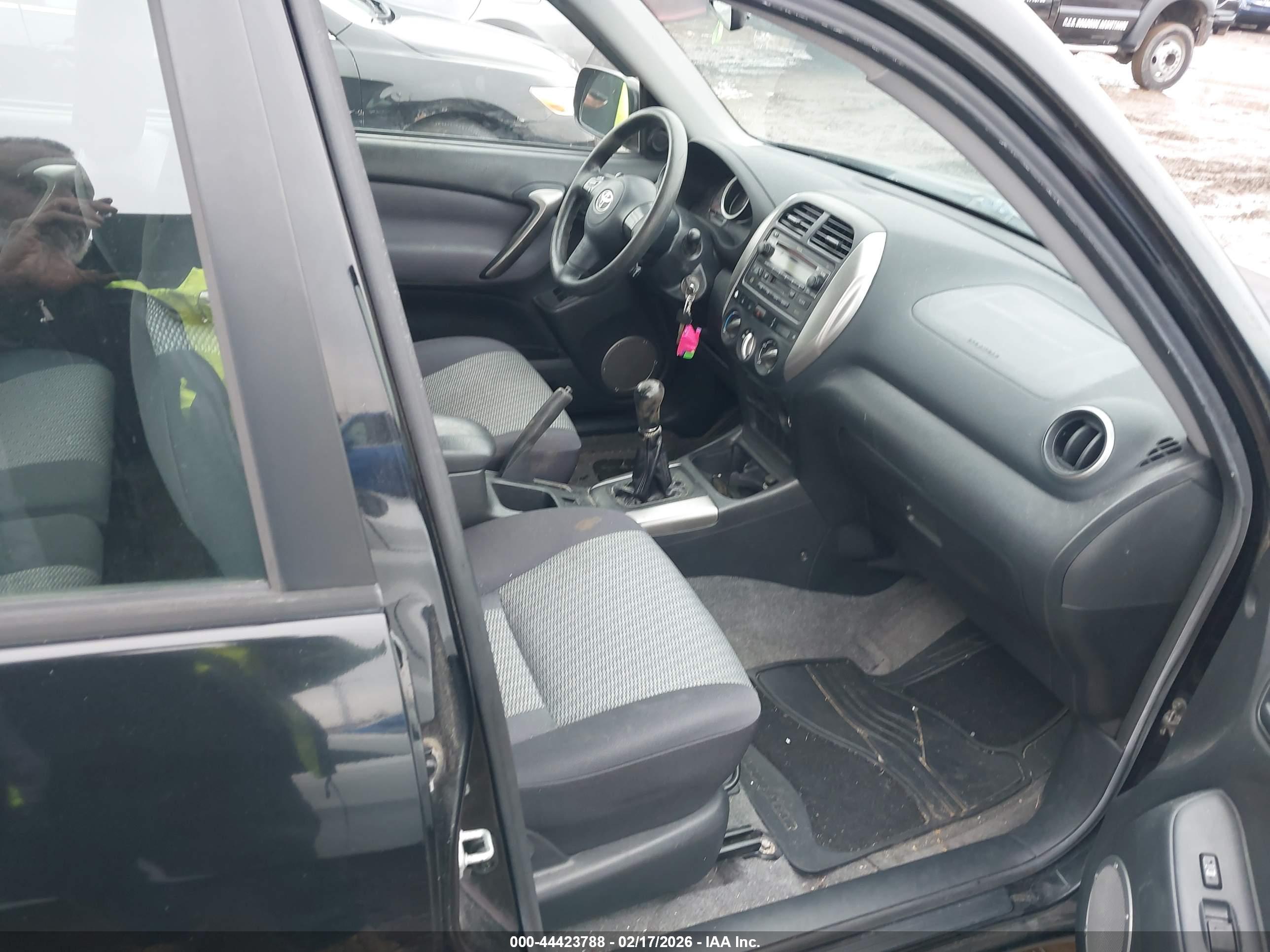 TOYOTA RAV4 image 5