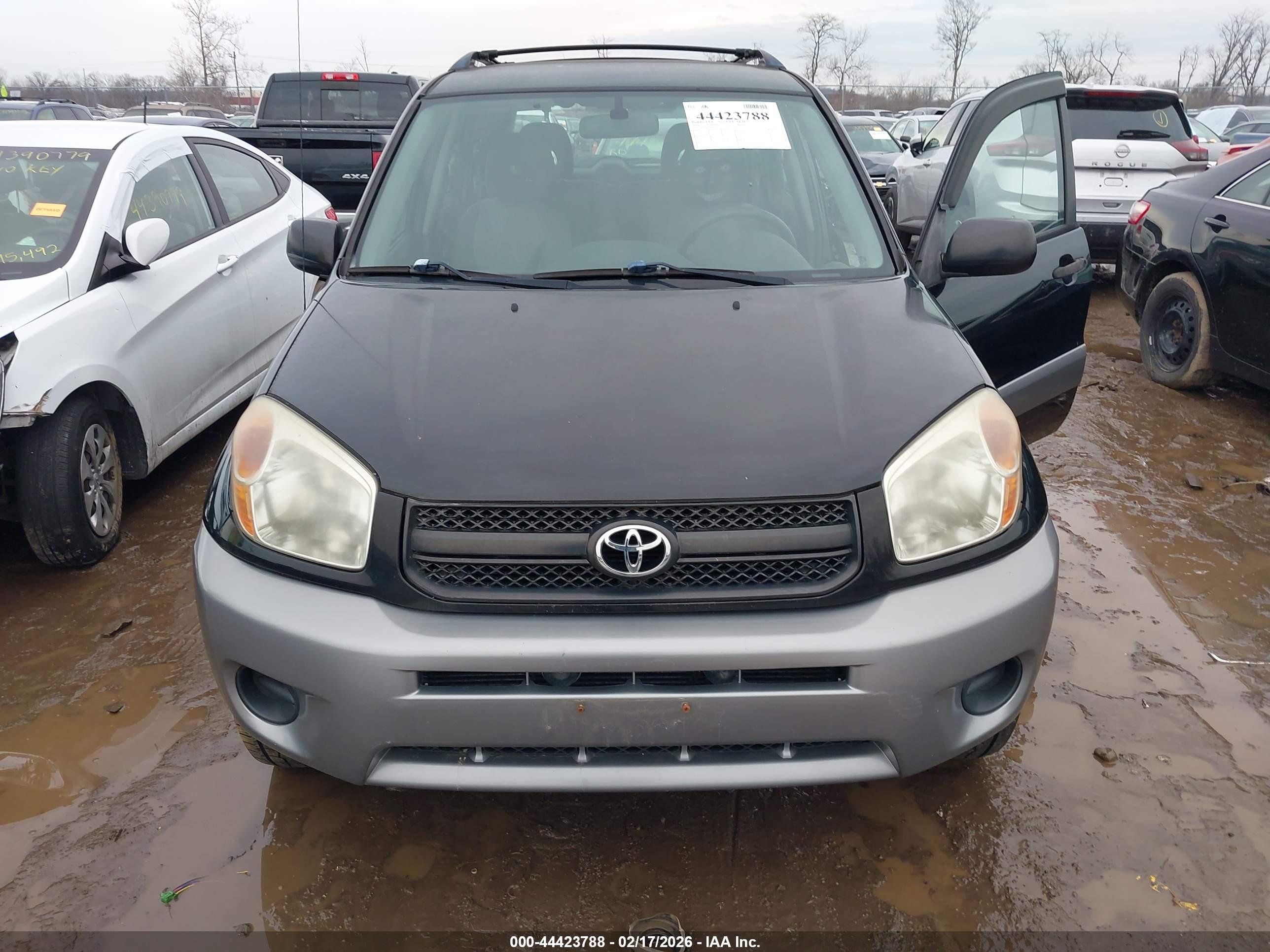 TOYOTA RAV4 image 6