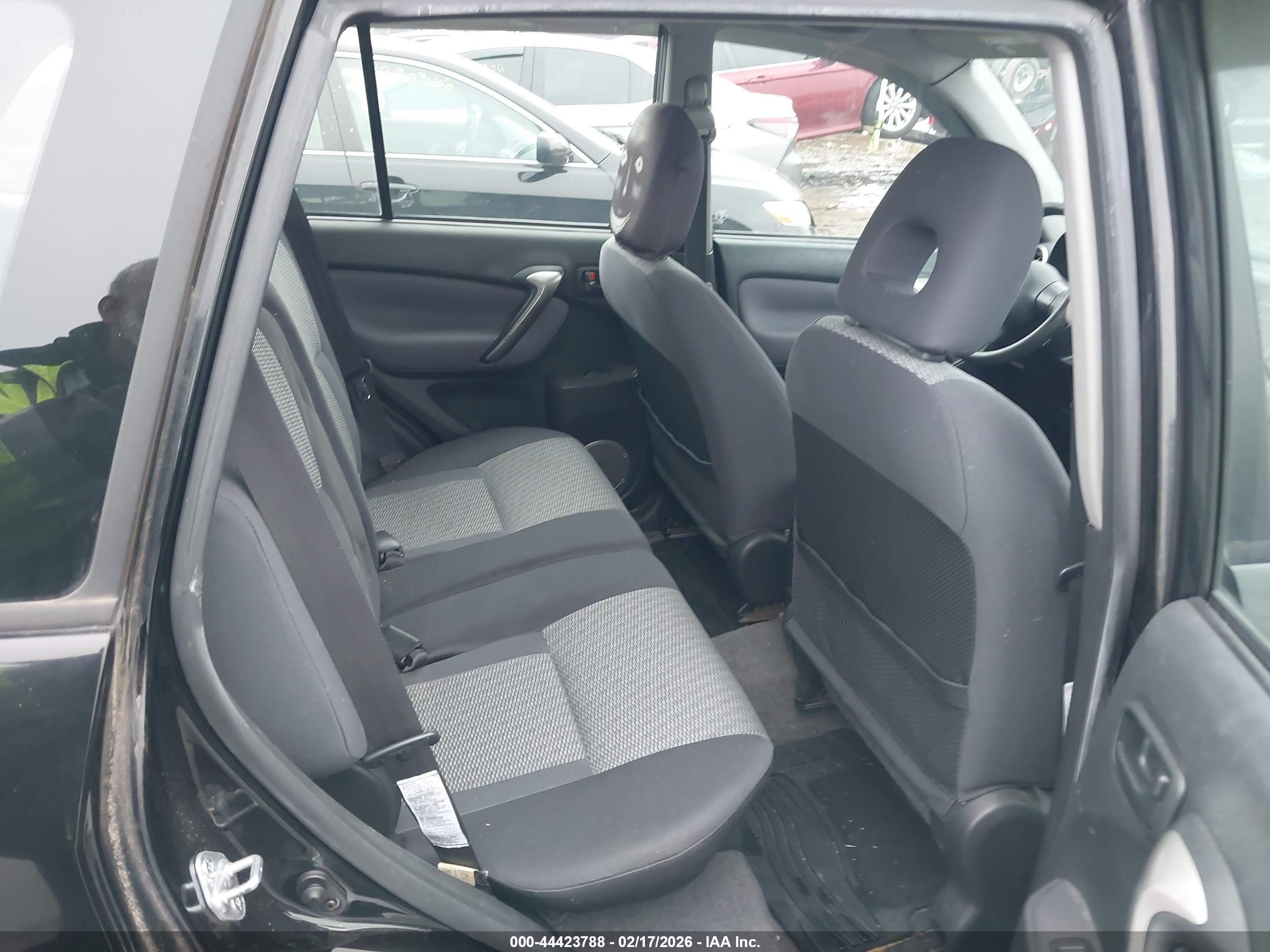 TOYOTA RAV4 image 8