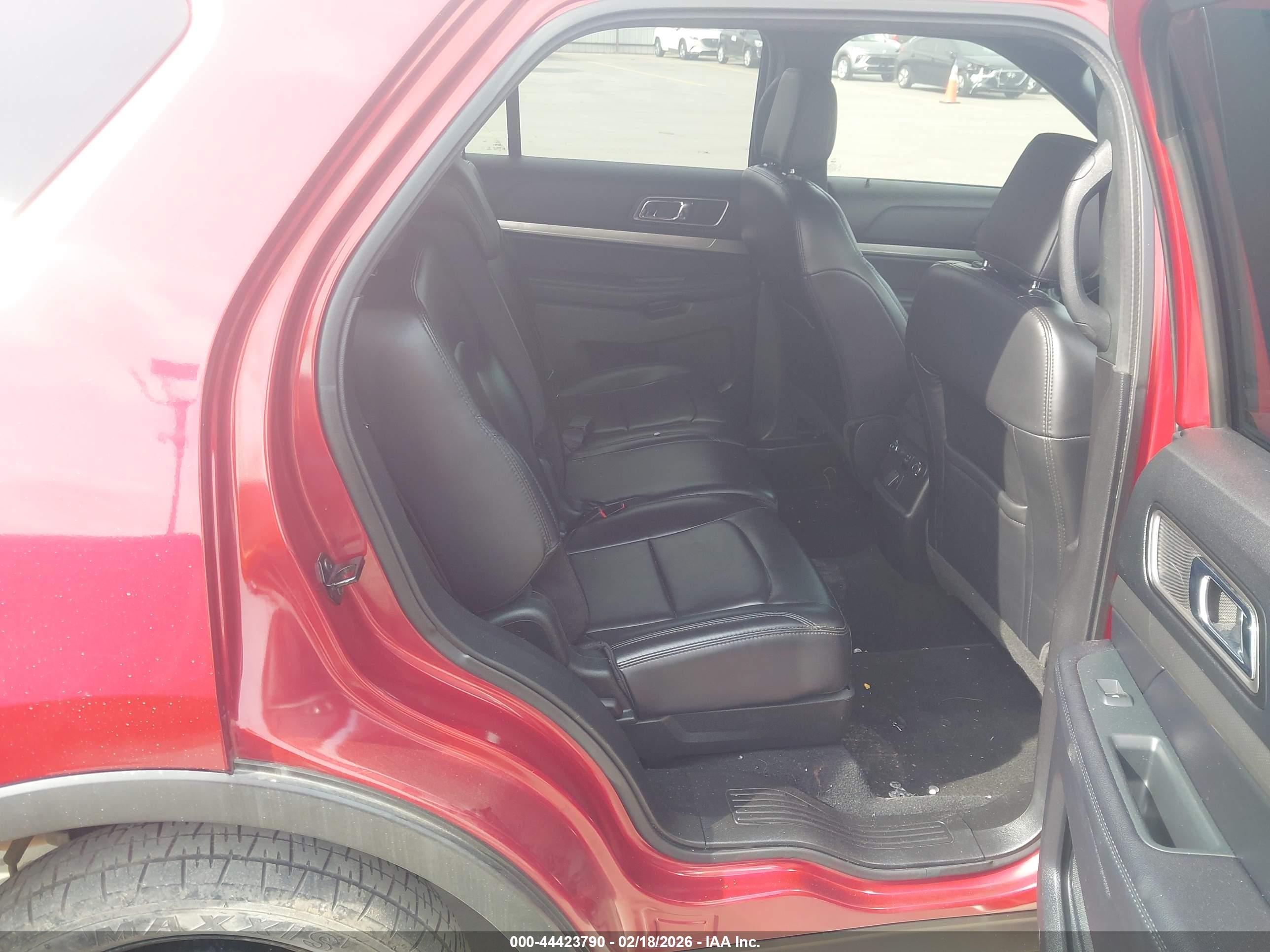FORD EXPLORER image 8