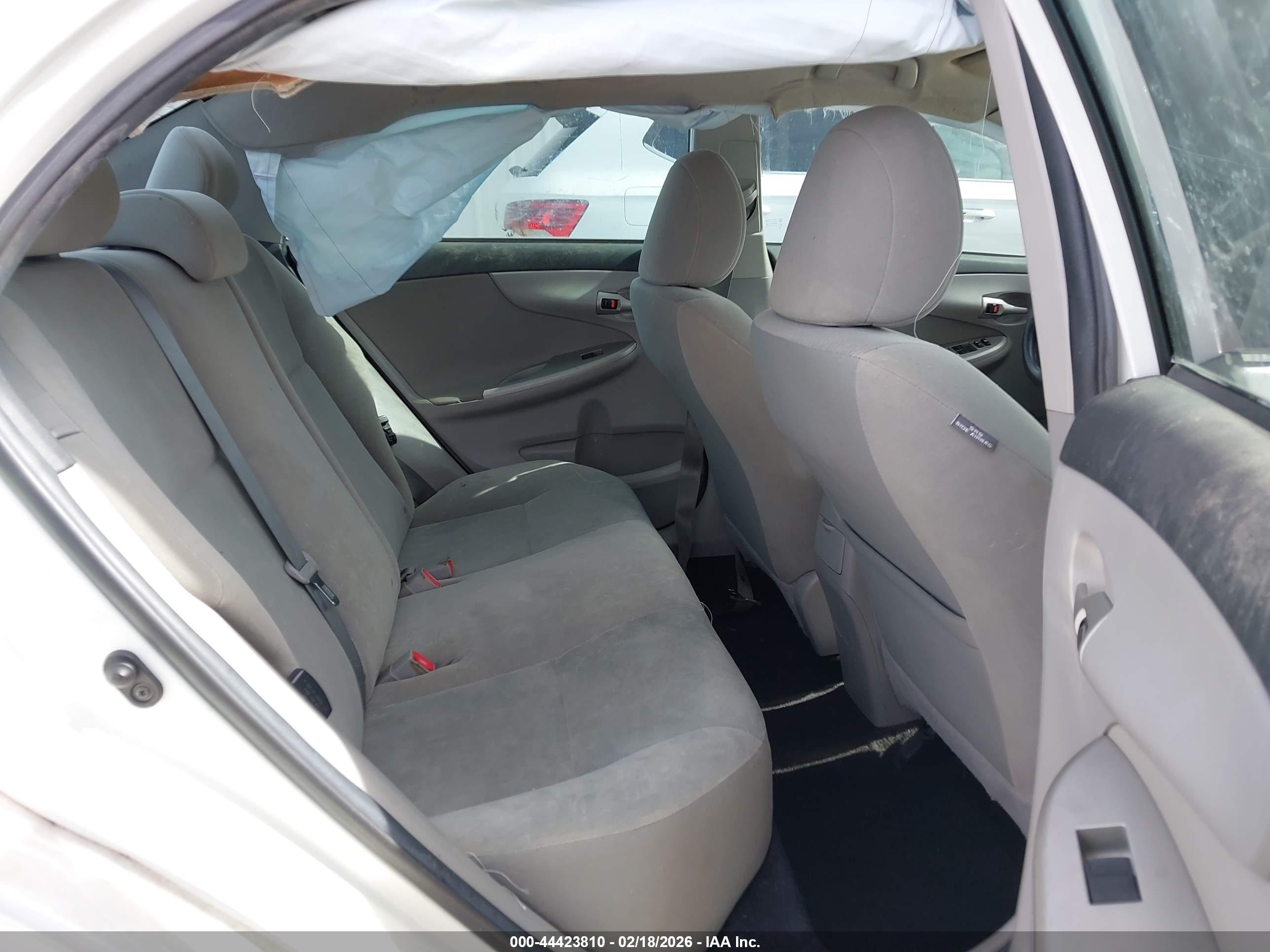 TOYOTA COROLLA image 8