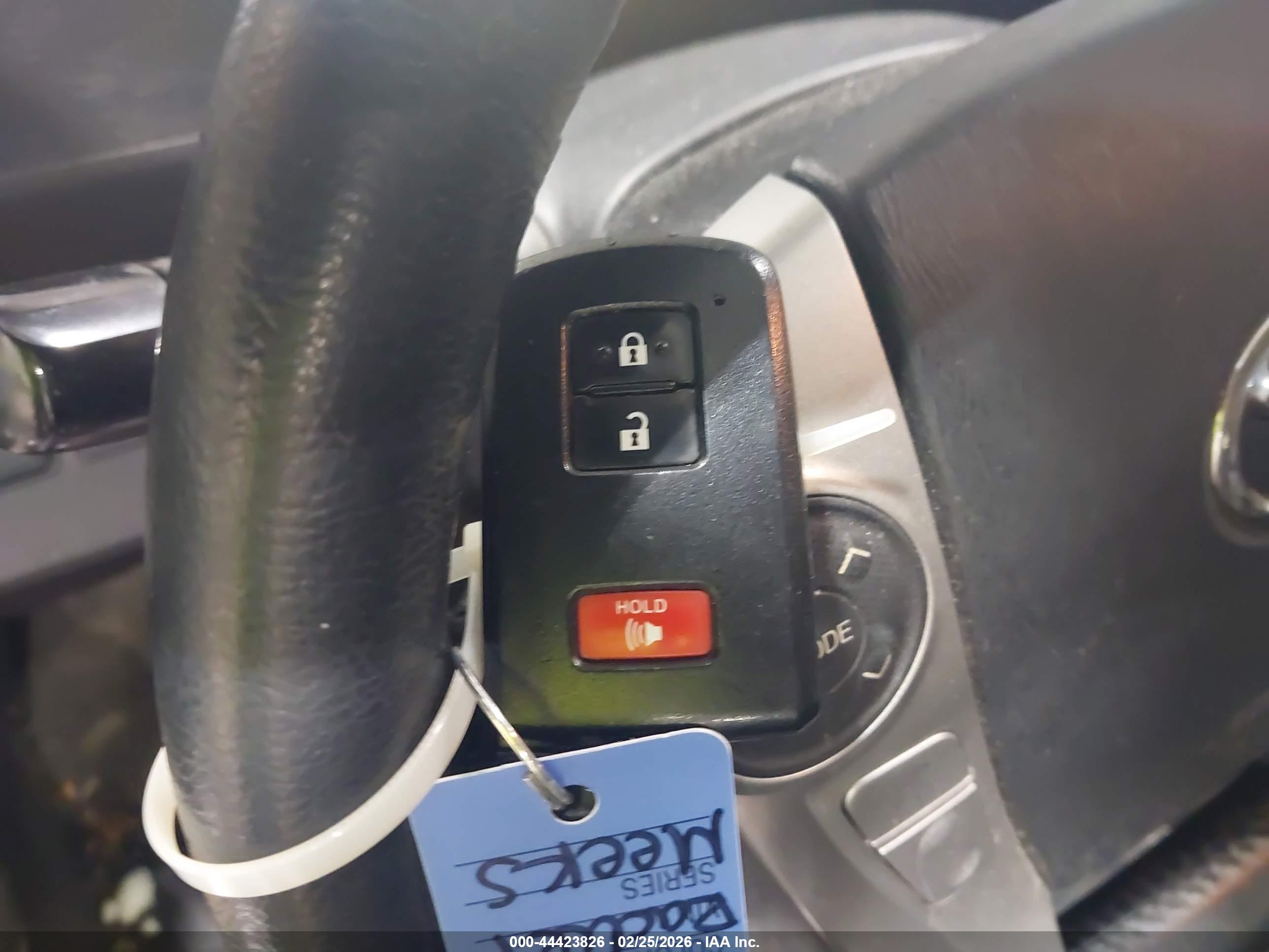 TOYOTA PRIUS image 11
