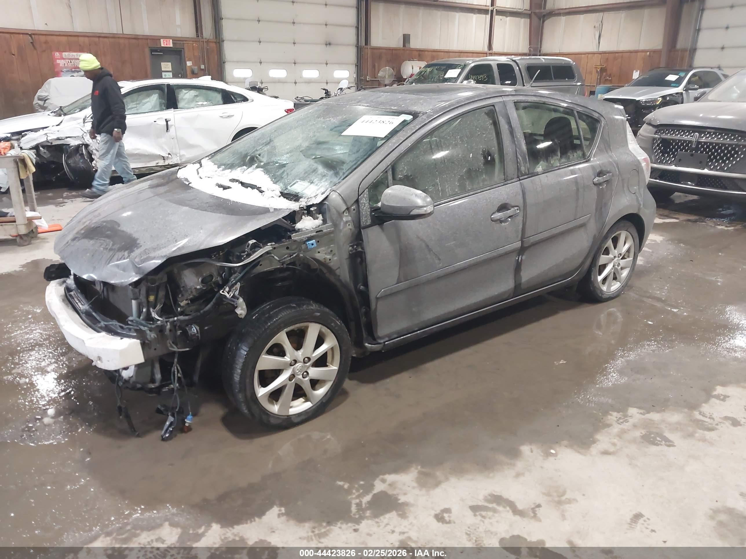 TOYOTA PRIUS image 2