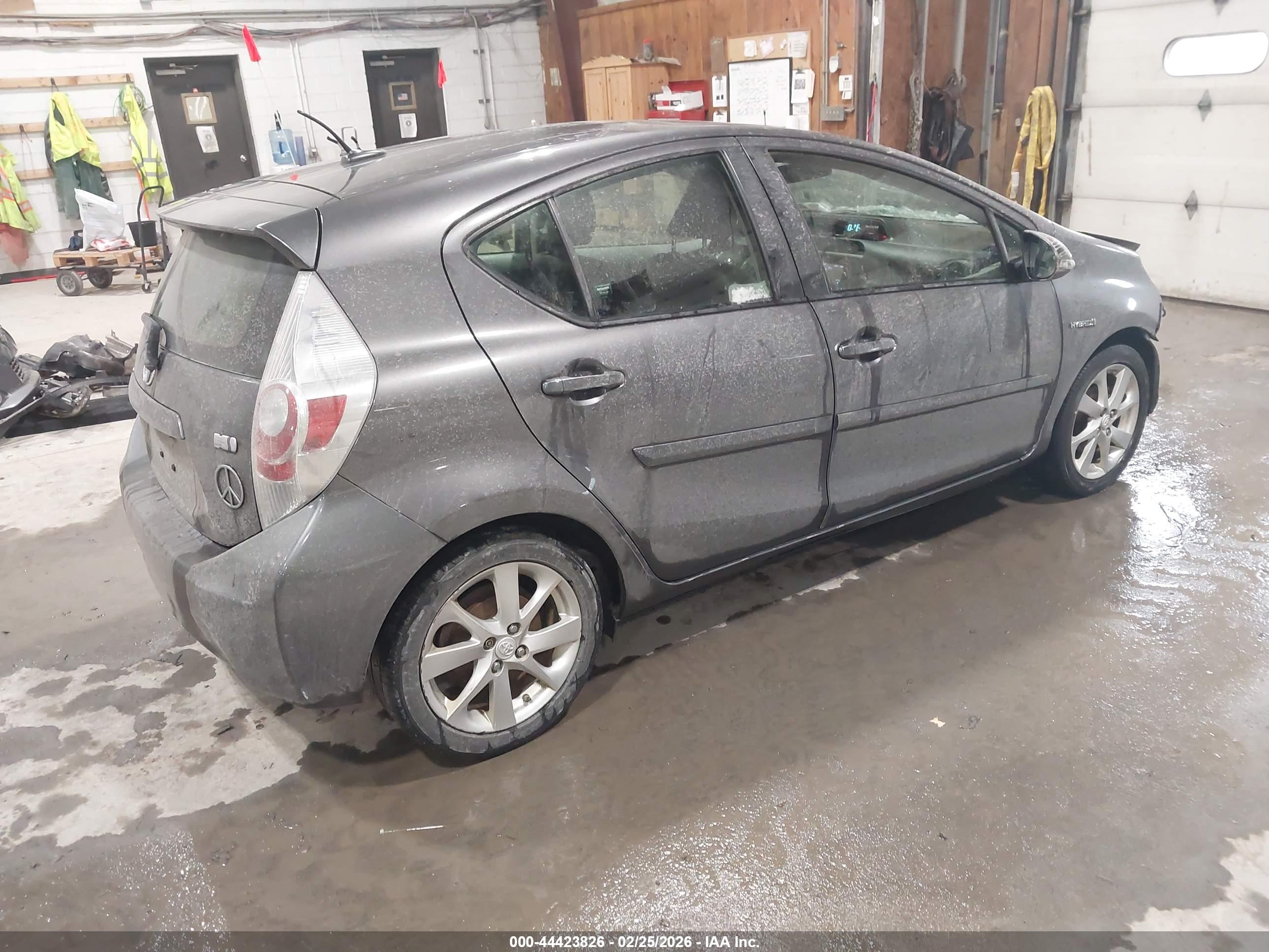 TOYOTA PRIUS image 4