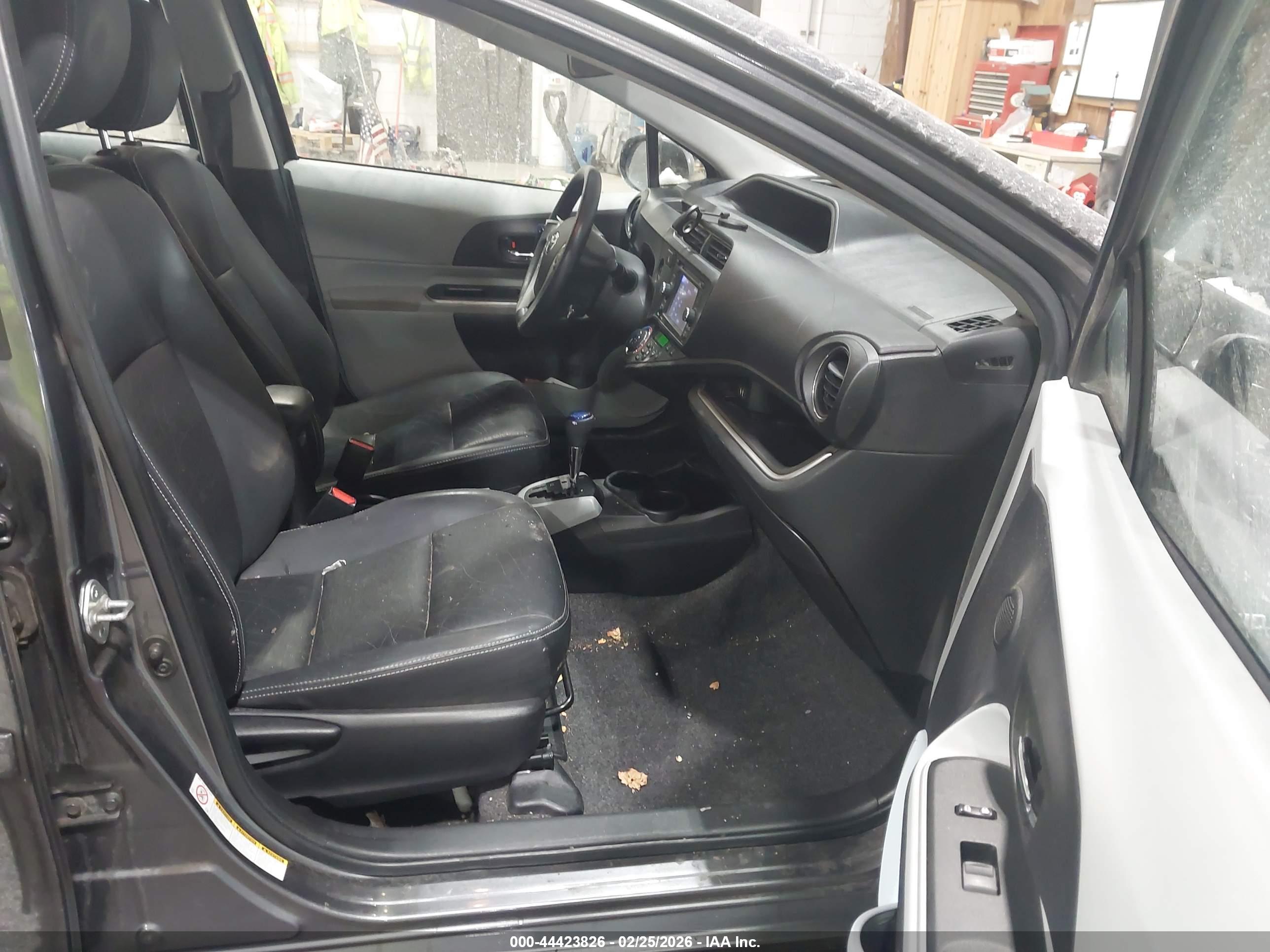 TOYOTA PRIUS image 5