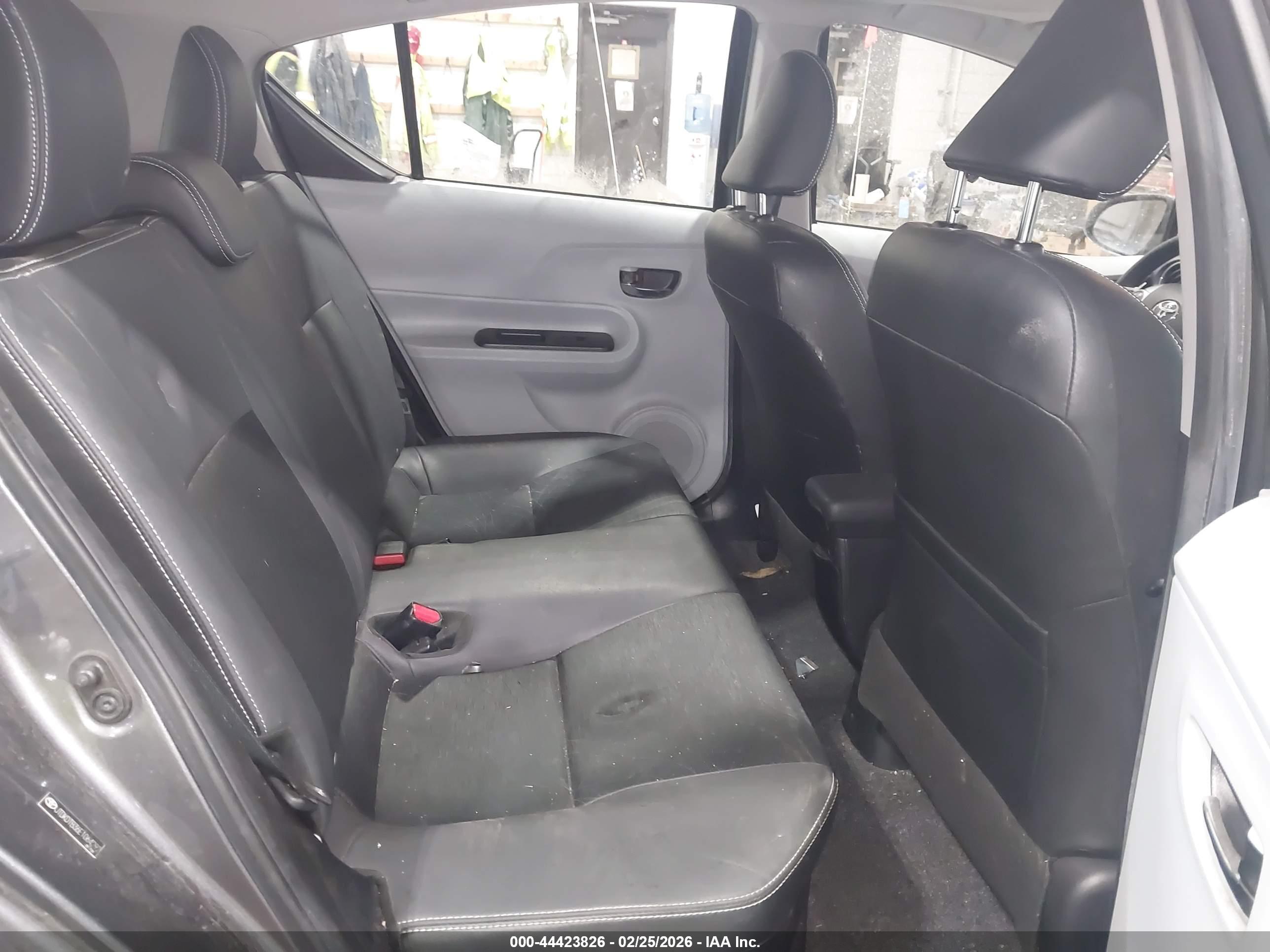 TOYOTA PRIUS image 8
