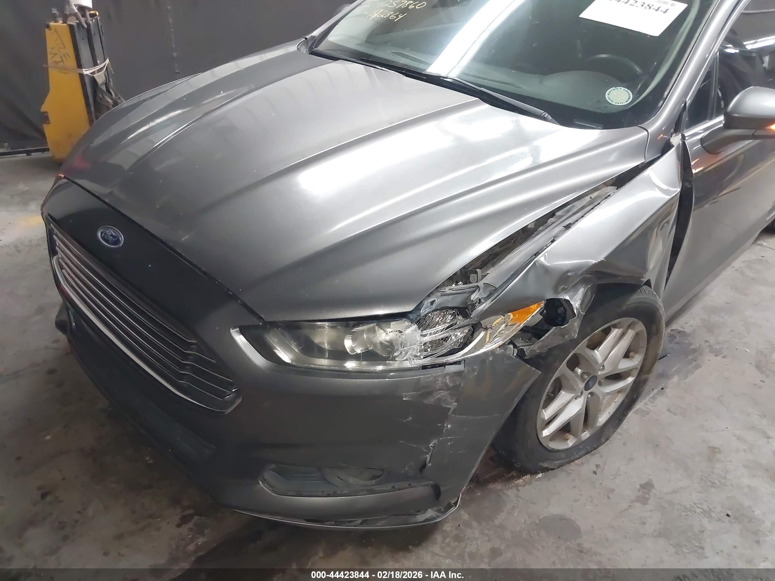 FORD FUSION image 6
