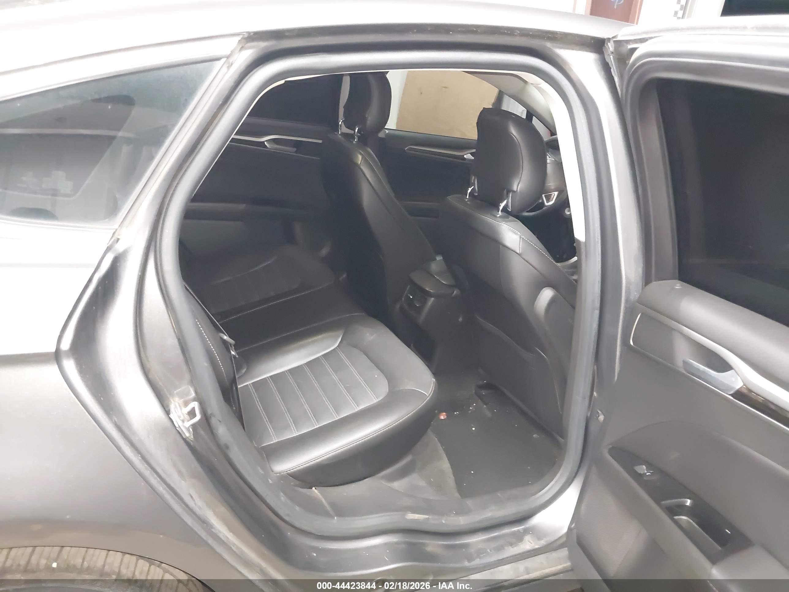 FORD FUSION image 8