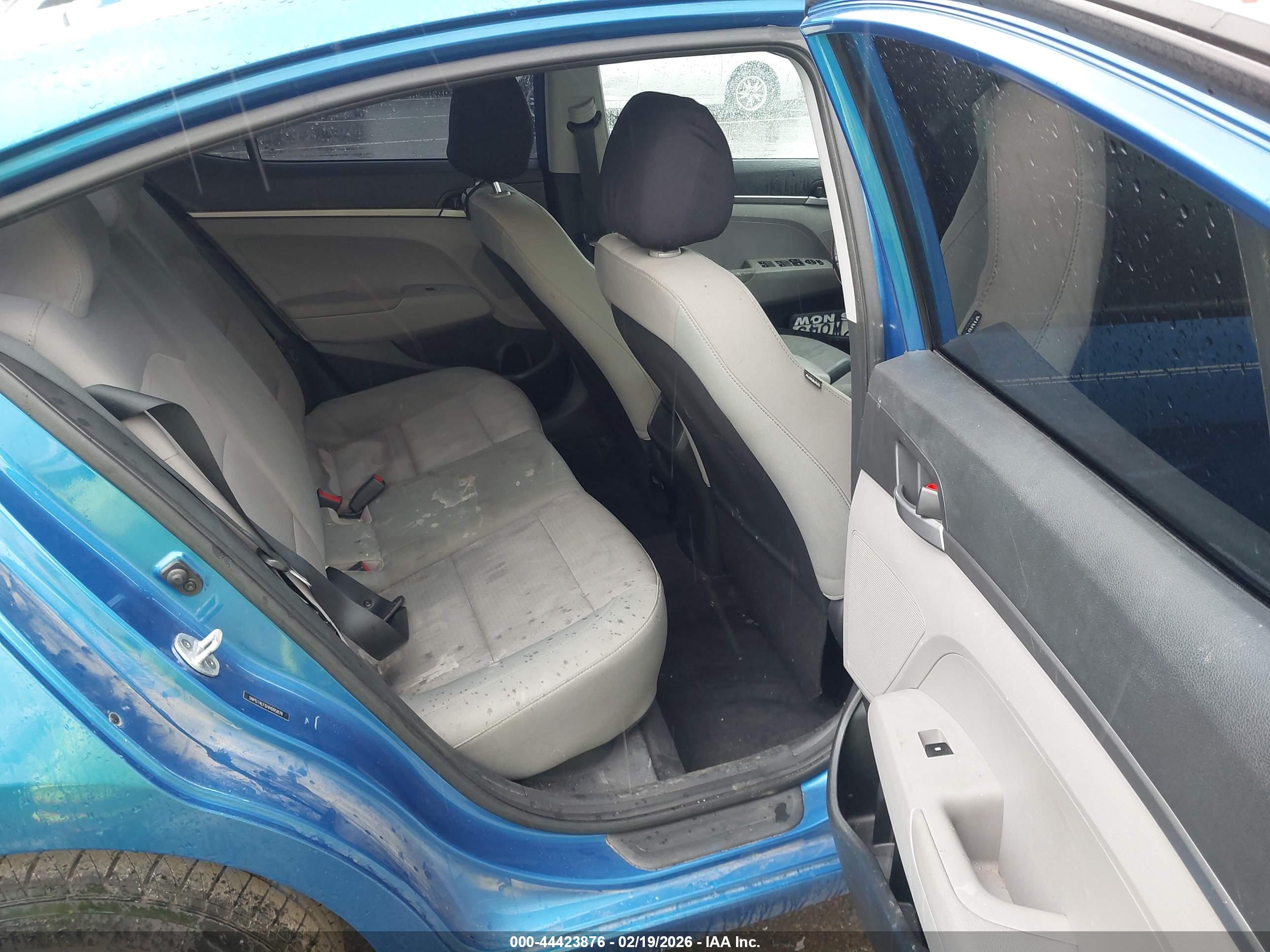 HYUNDAI ELANTRA image 8