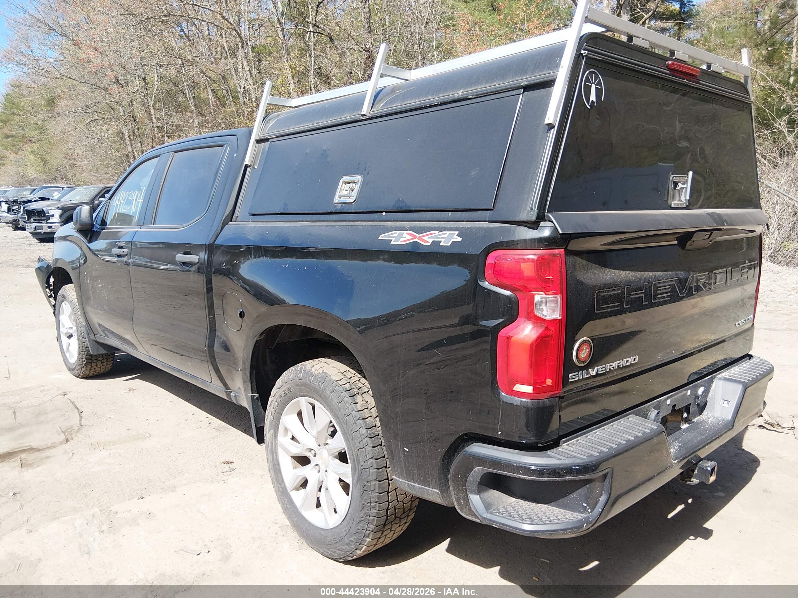 CHEVROLET SILVERADO image 3