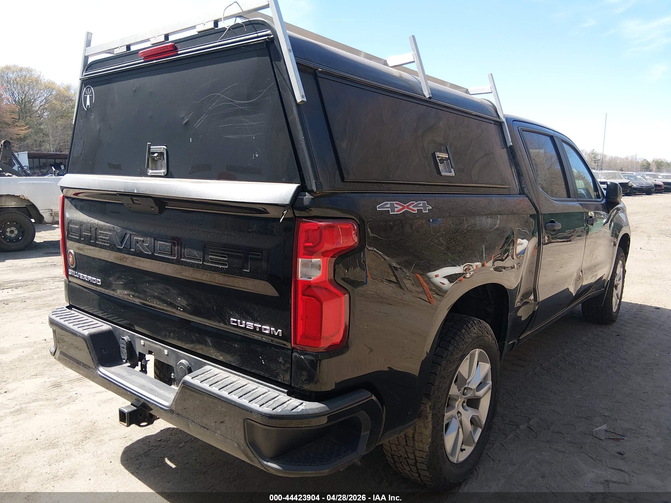 CHEVROLET SILVERADO image 4