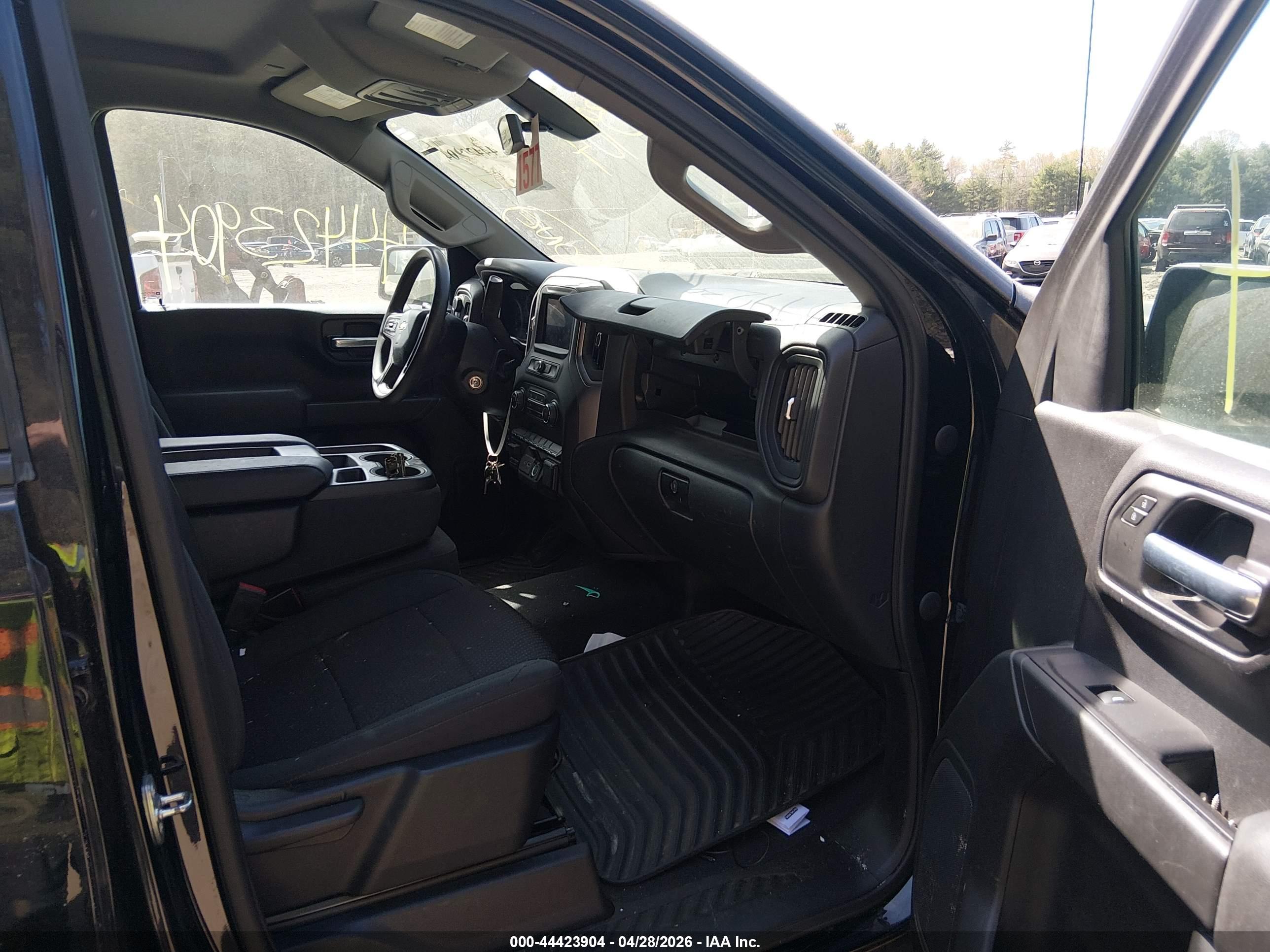 CHEVROLET SILVERADO image 5