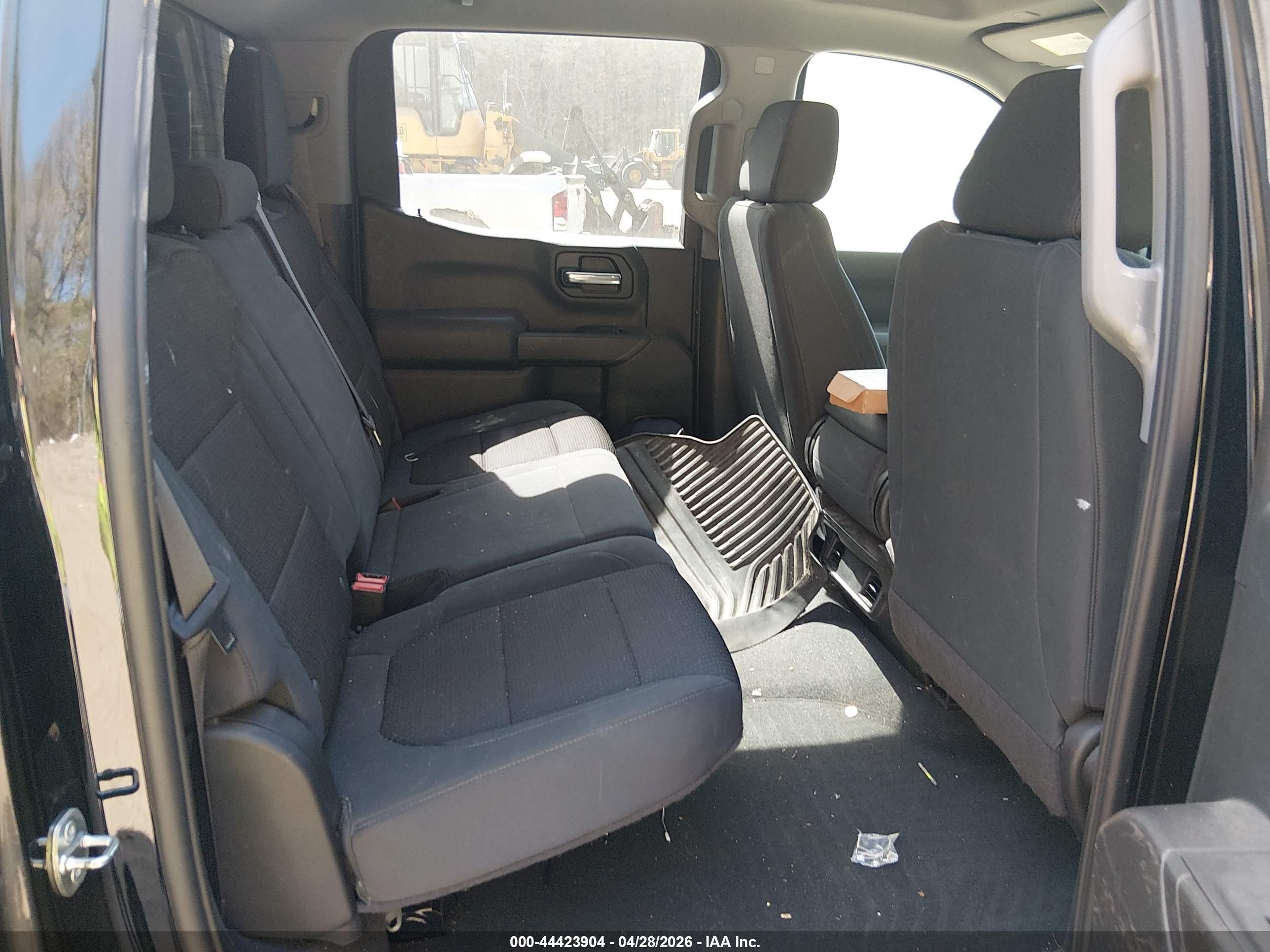 CHEVROLET SILVERADO image 8