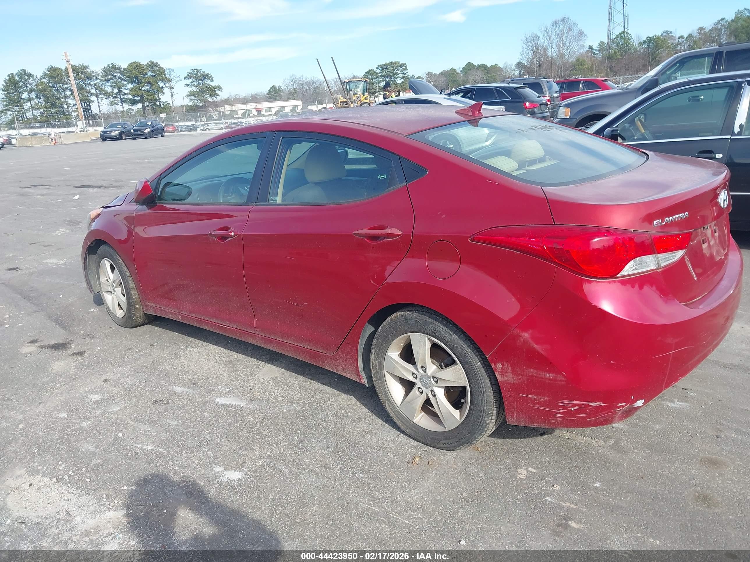 HYUNDAI ELANTRA image 3