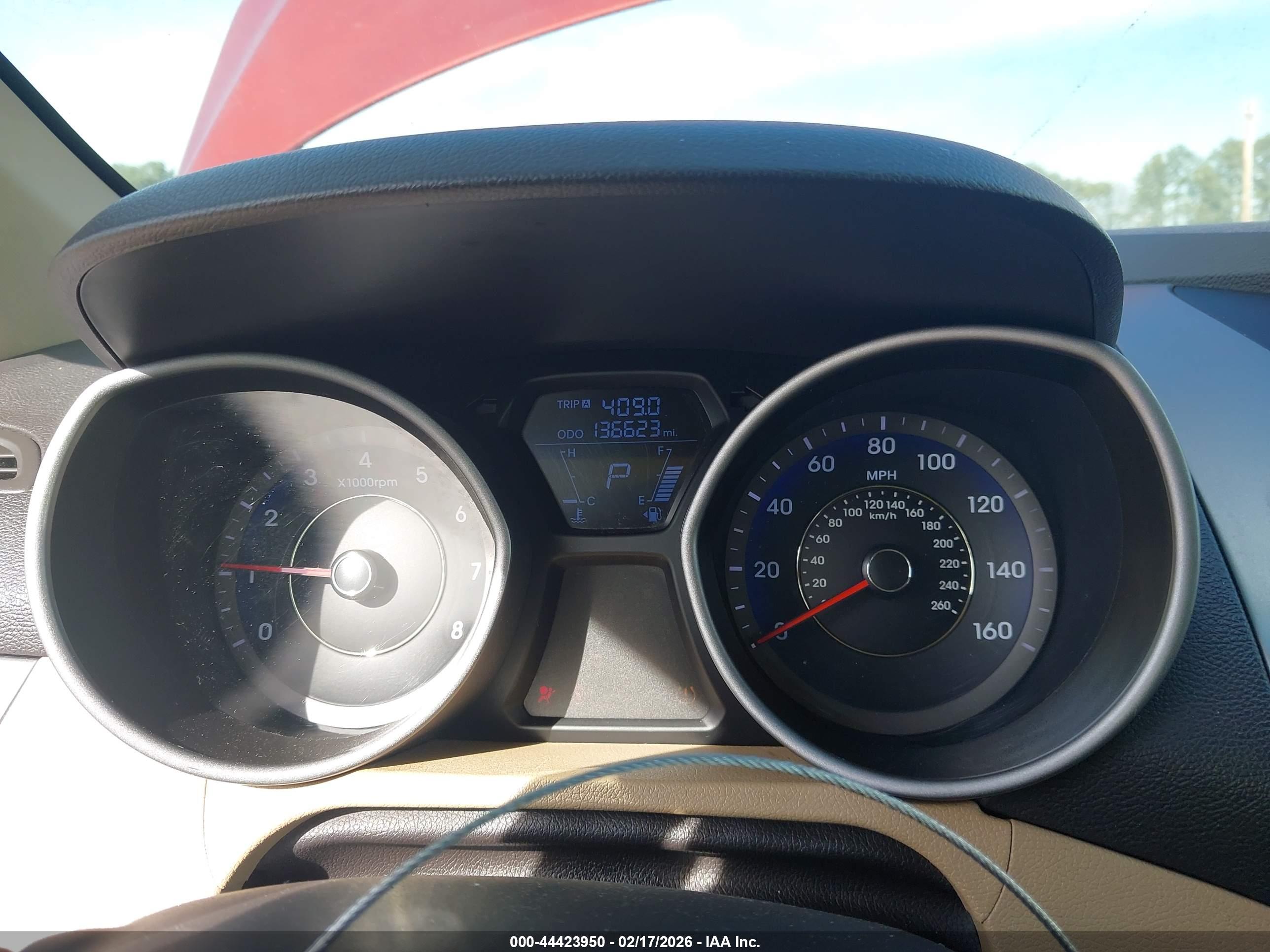 HYUNDAI ELANTRA image 7