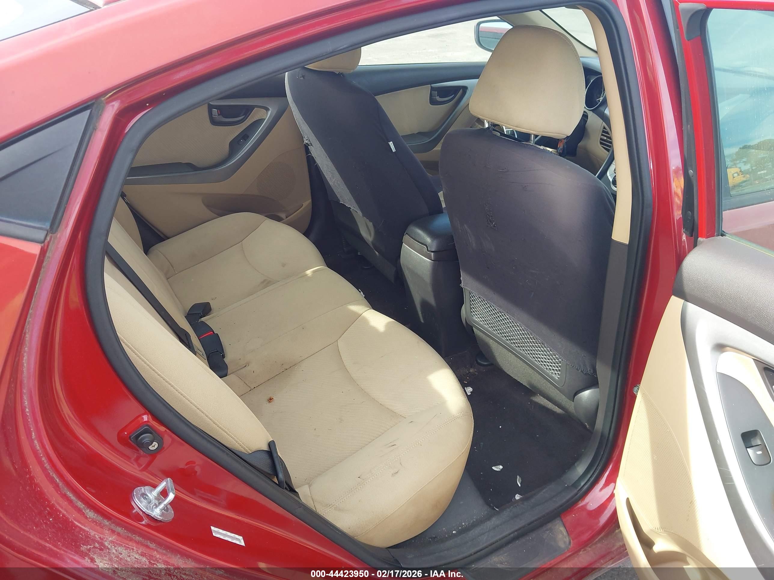 HYUNDAI ELANTRA image 8
