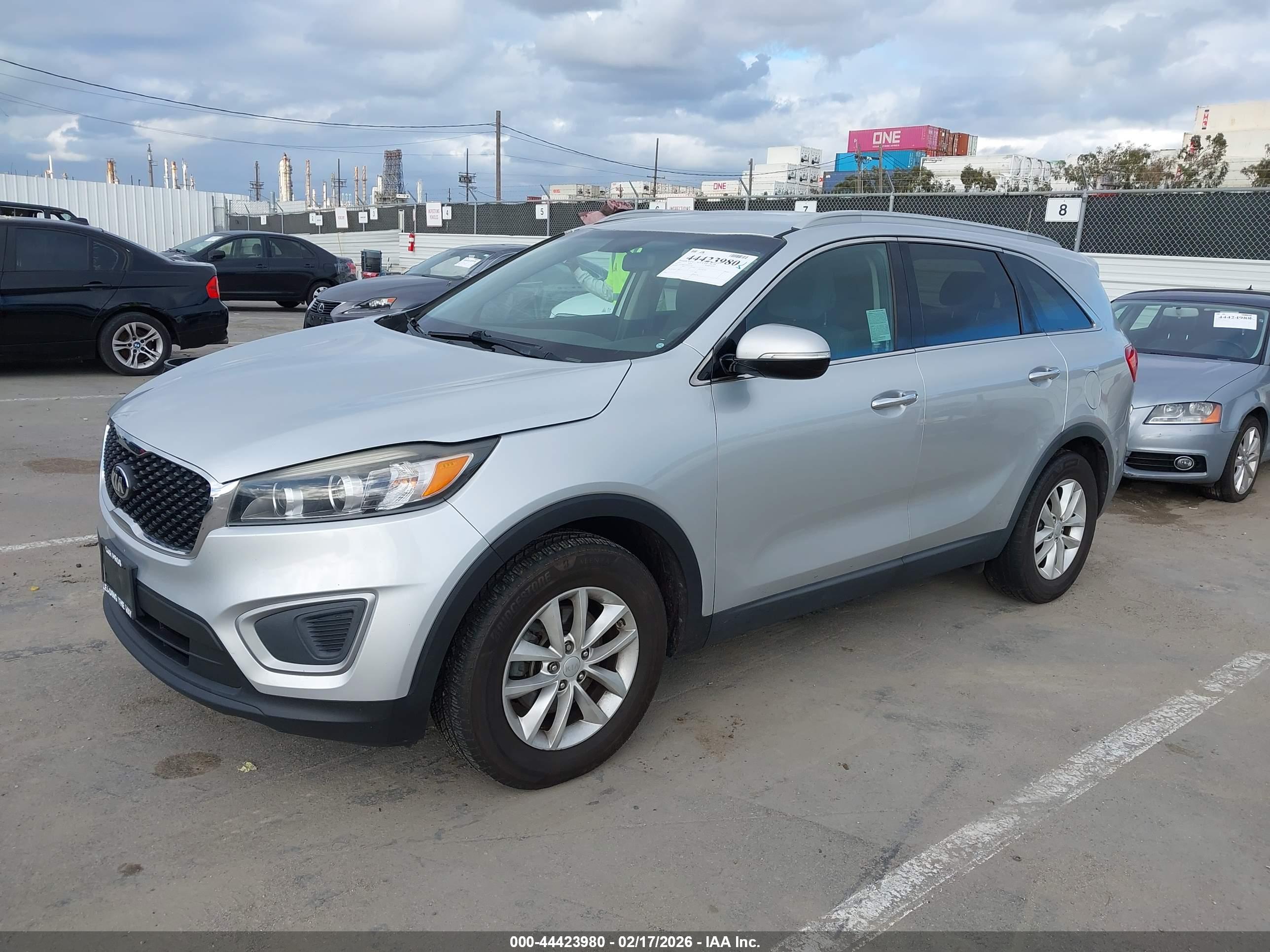 KIA SORENTO image 2
