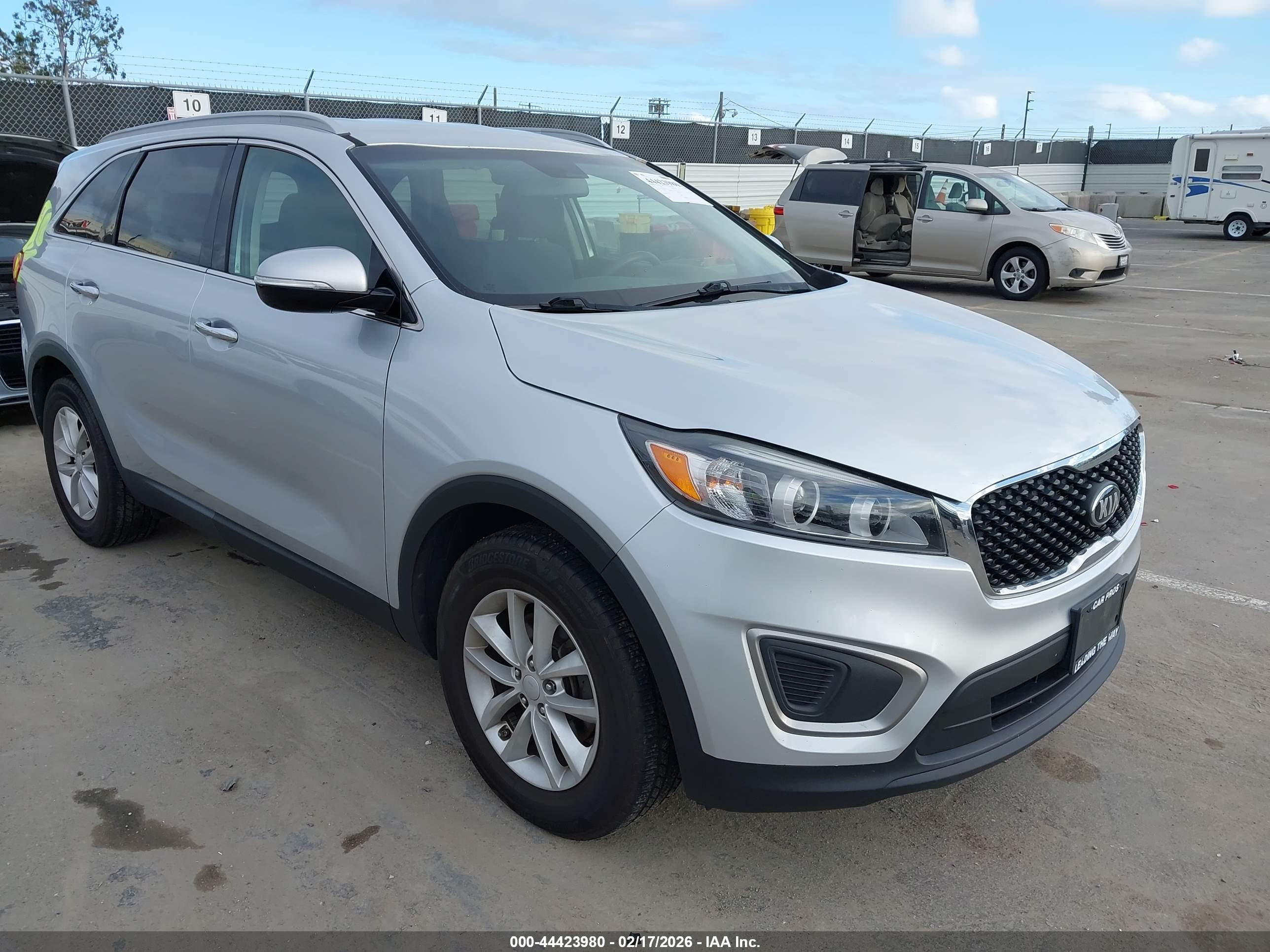 KIA SORENTO image 6