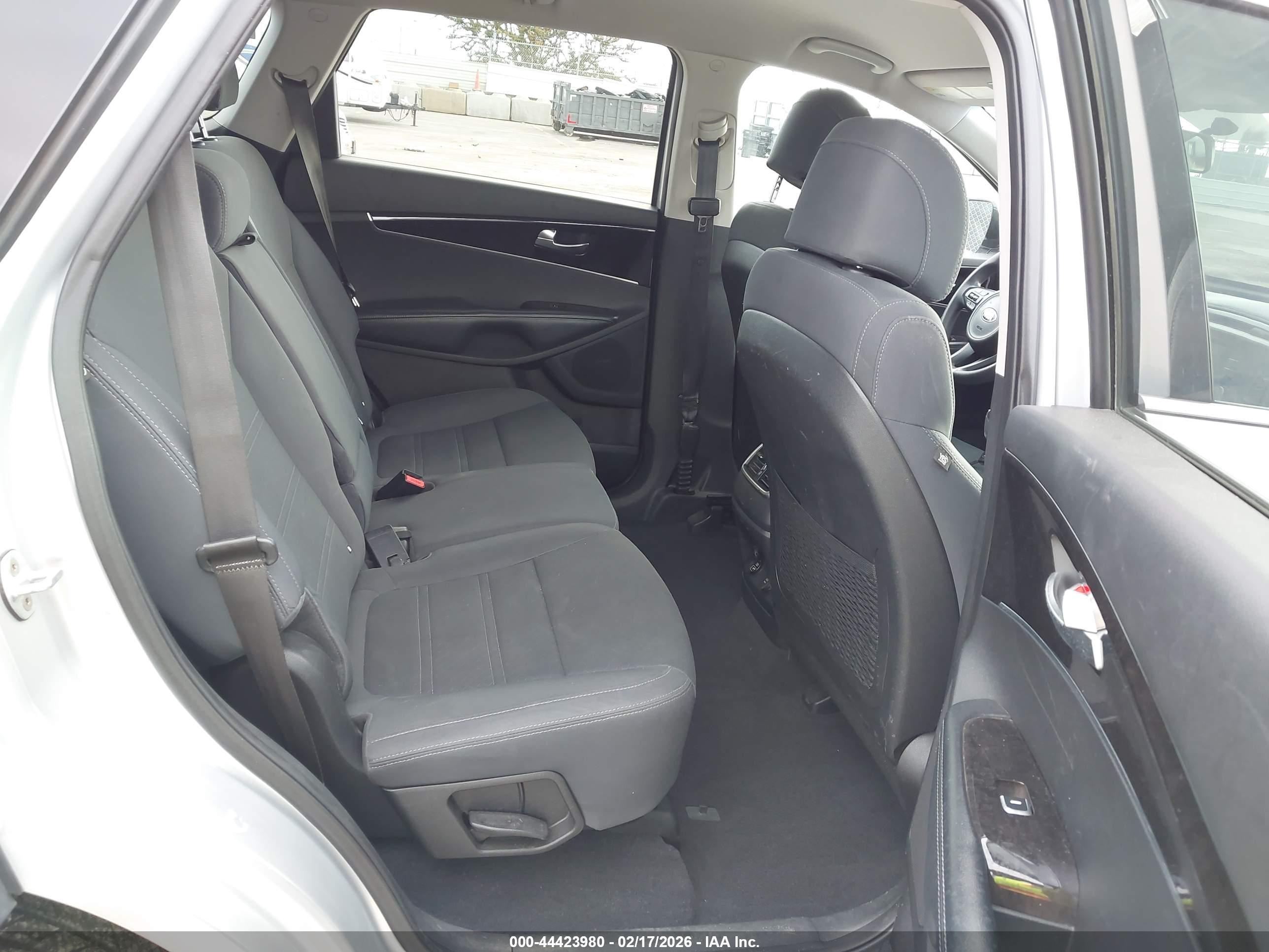 KIA SORENTO image 8