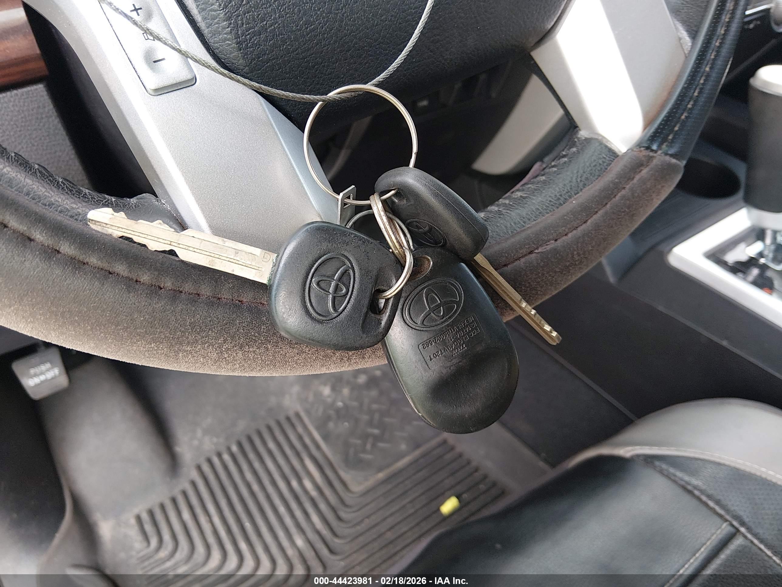 TOYOTA TUNDRA image 11