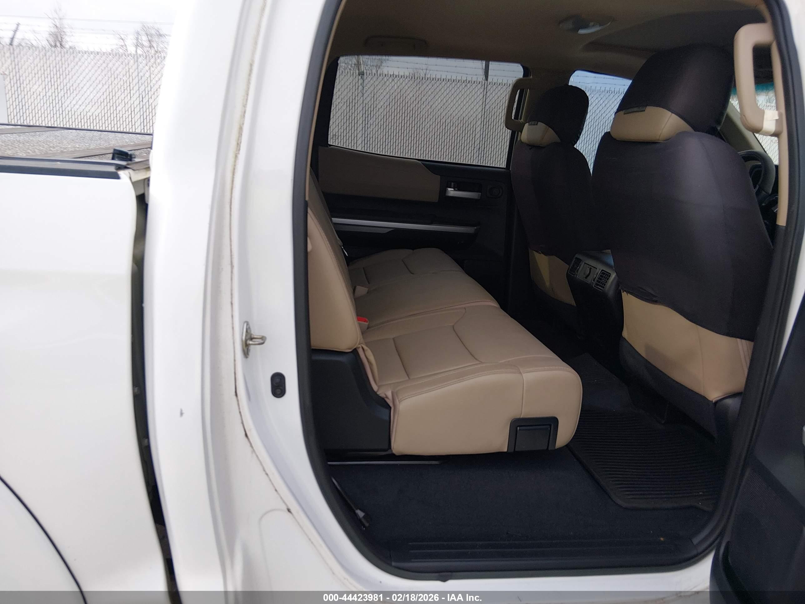 TOYOTA TUNDRA image 8