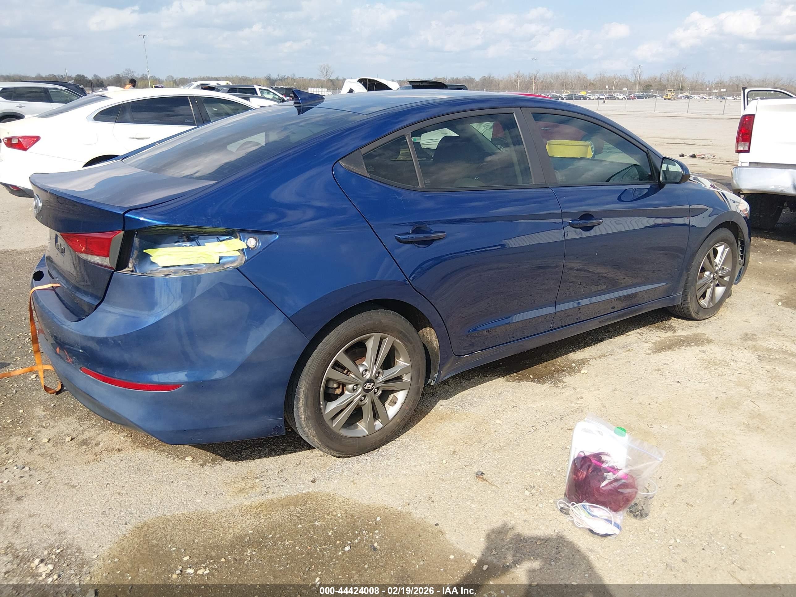 HYUNDAI ELANTRA image 4