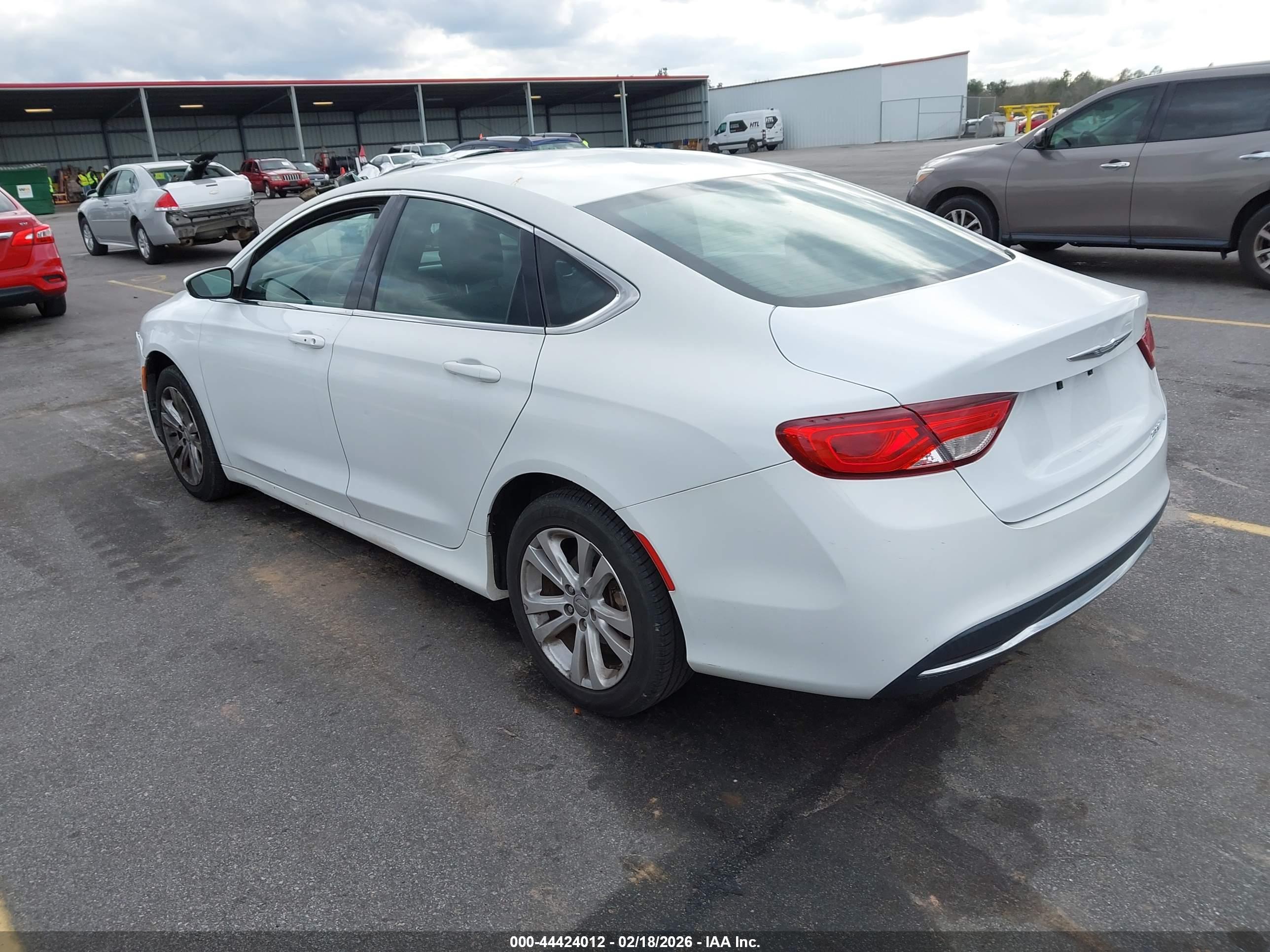 CHRYSLER 200 image 3