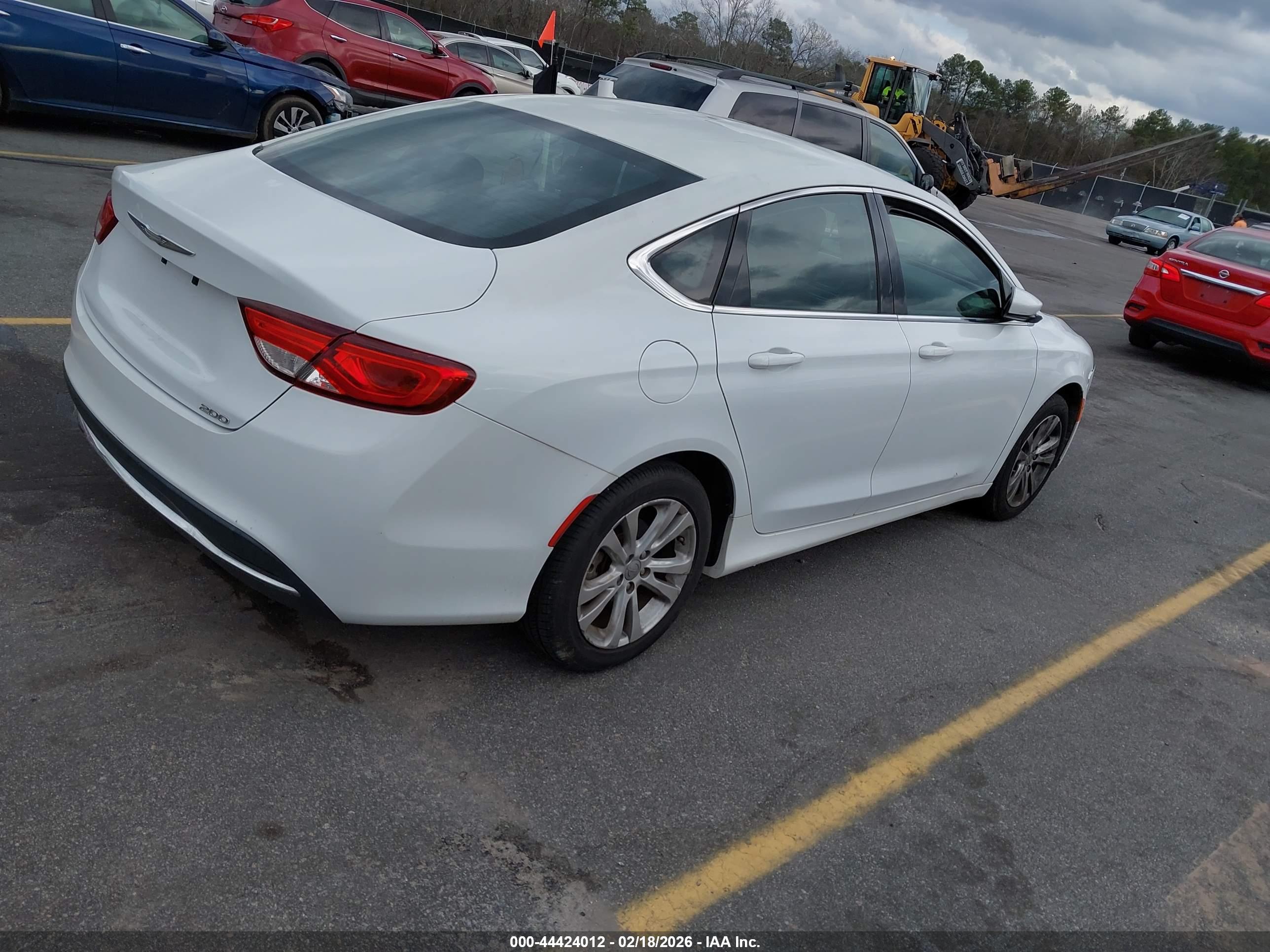CHRYSLER 200 image 4