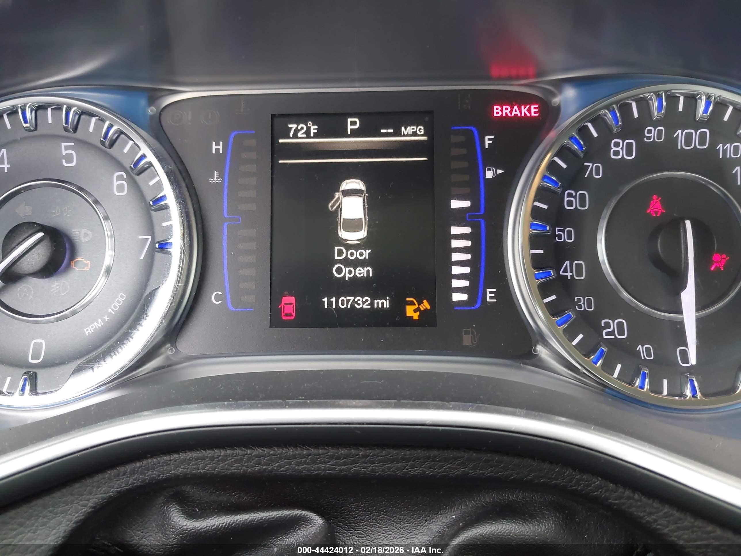 CHRYSLER 200 image 7