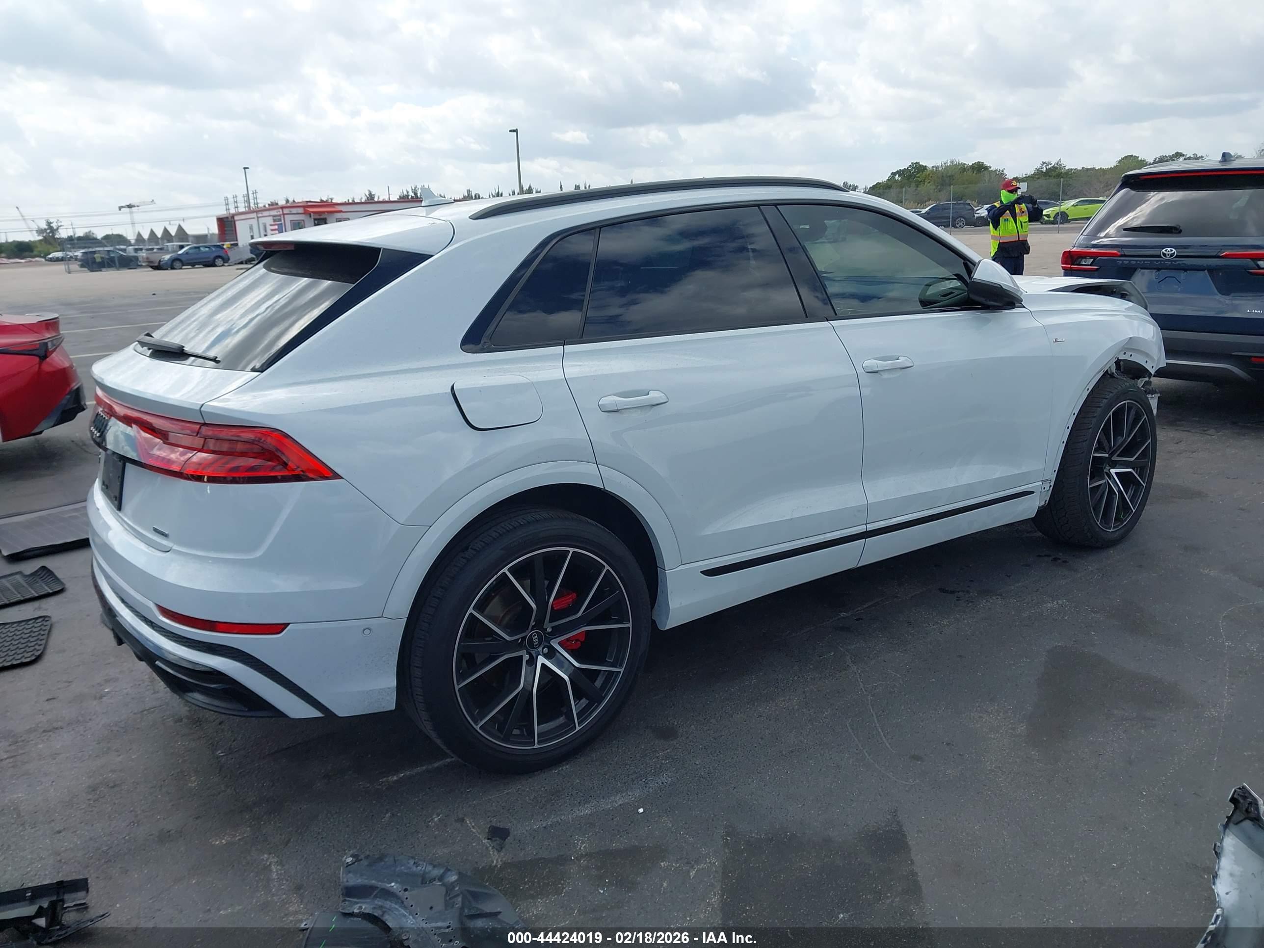 AUDI Q8 image 4