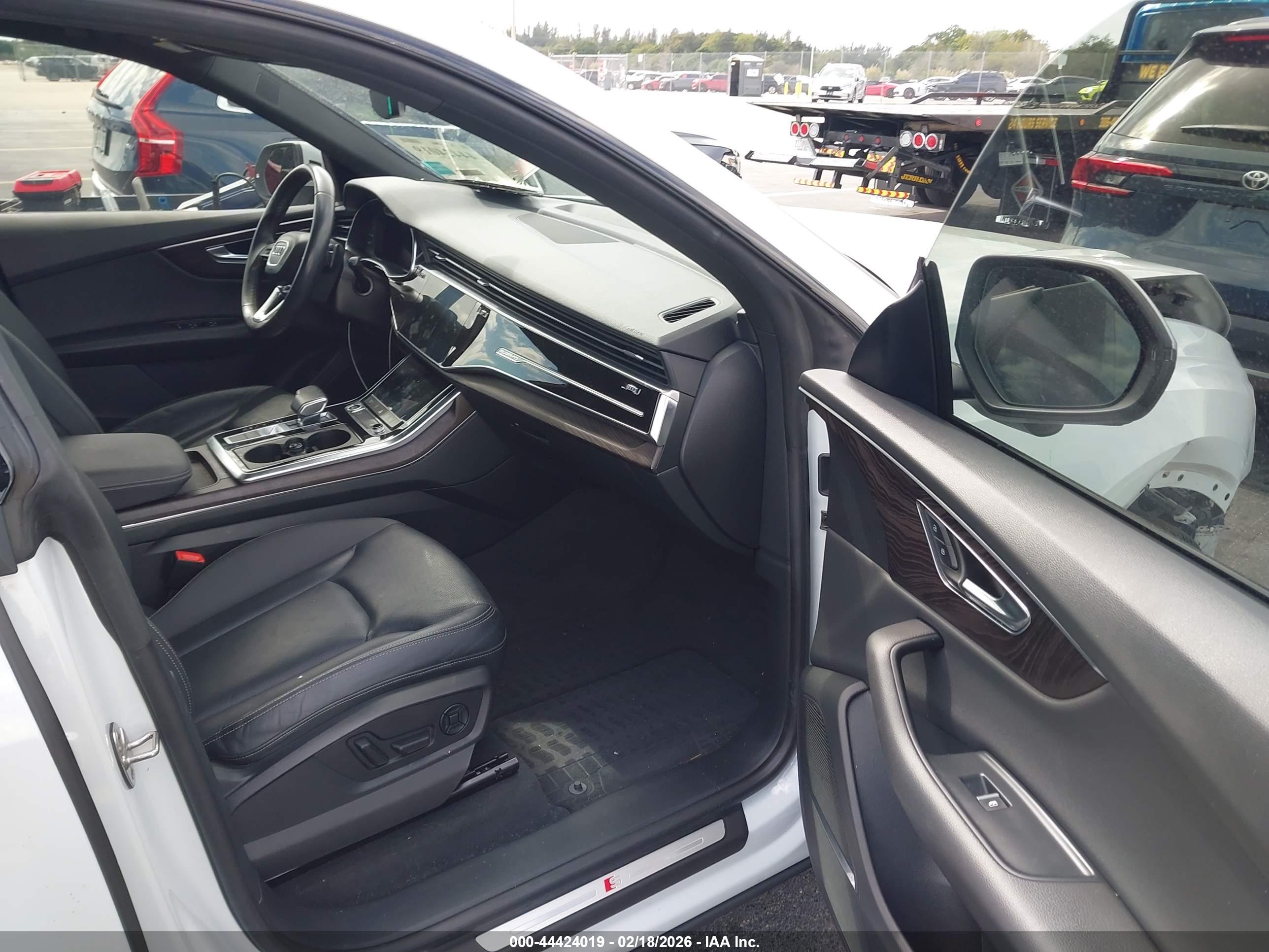 AUDI Q8 image 5