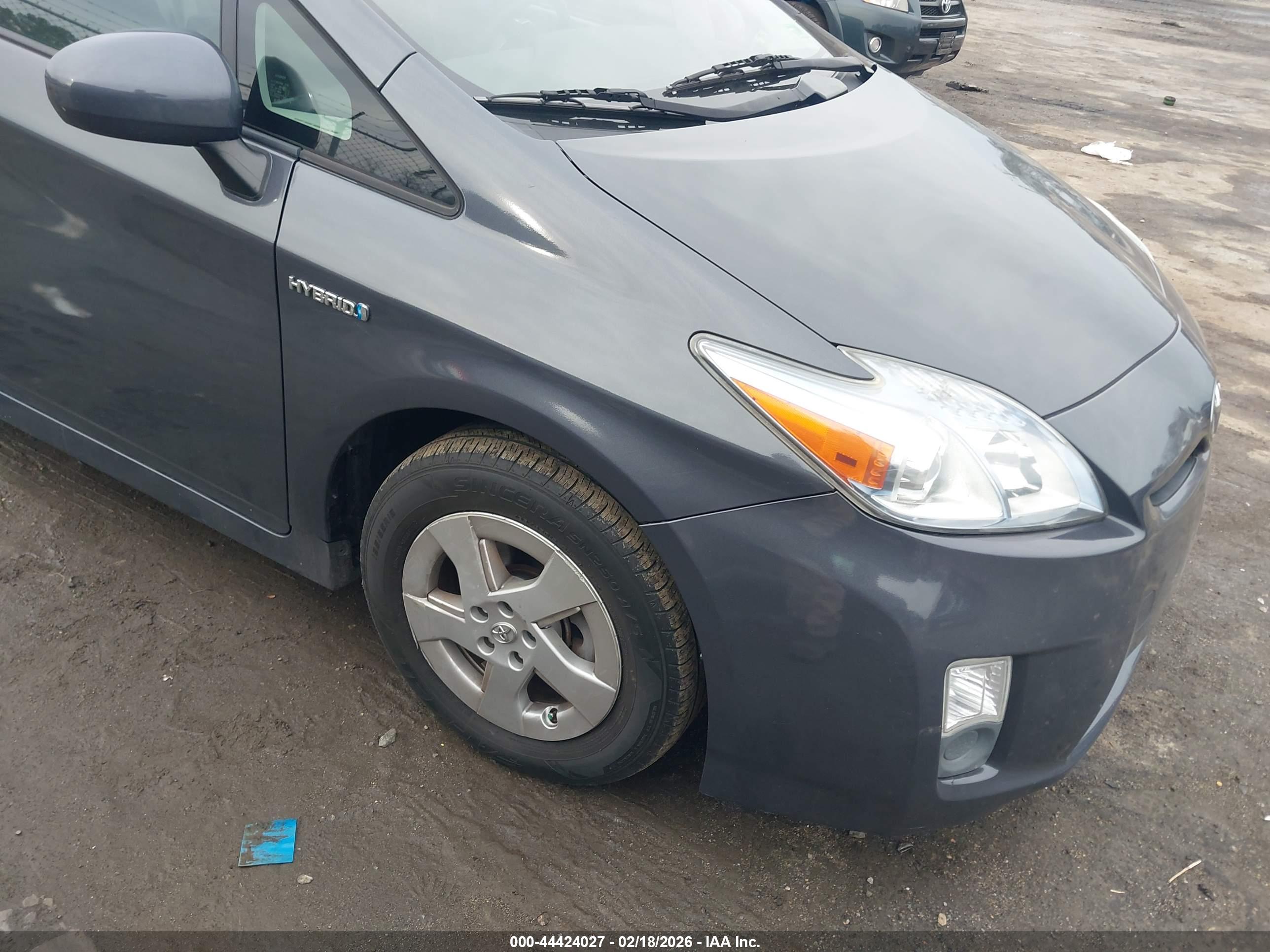 TOYOTA PRIUS image 6