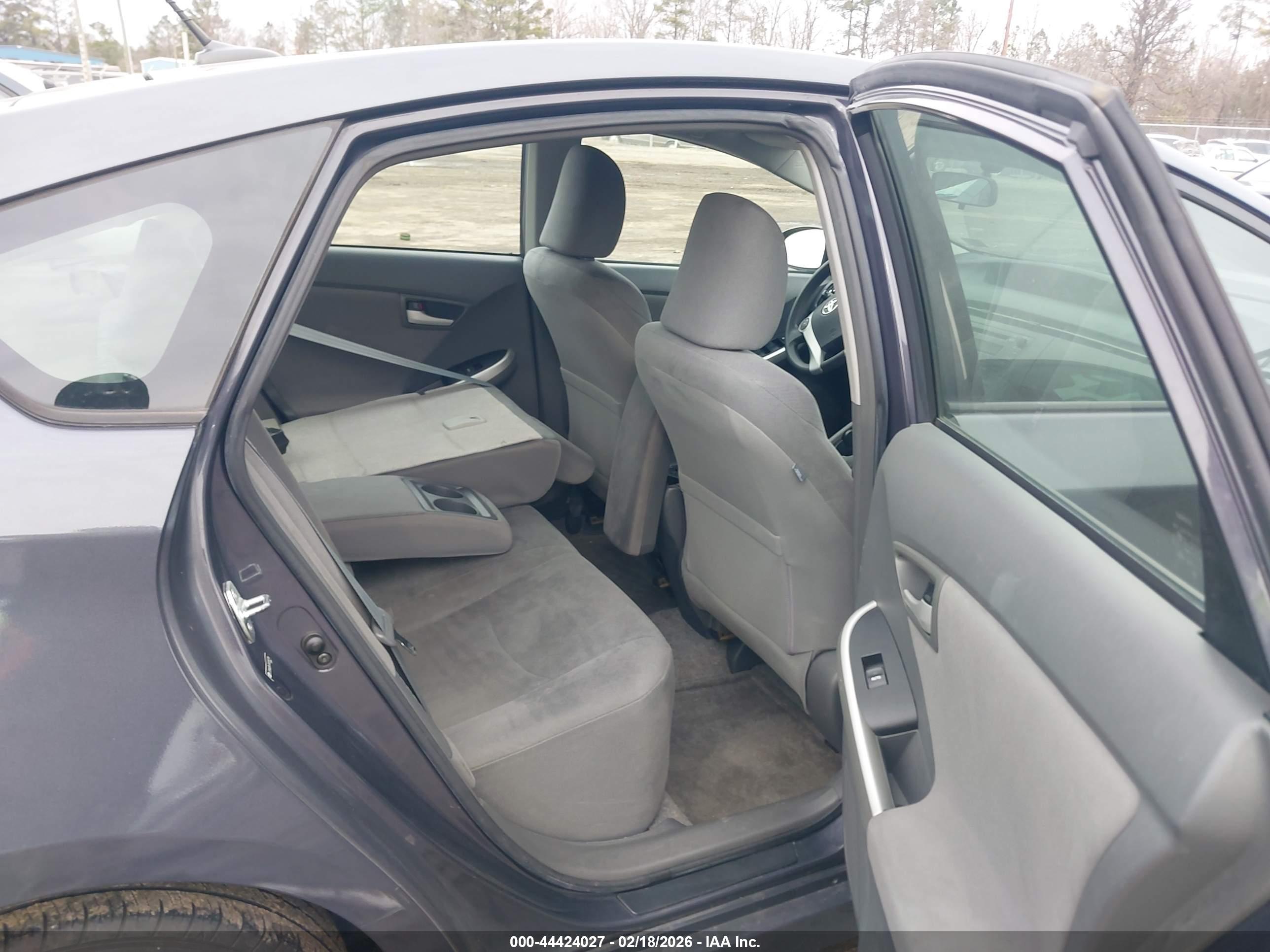 TOYOTA PRIUS image 8