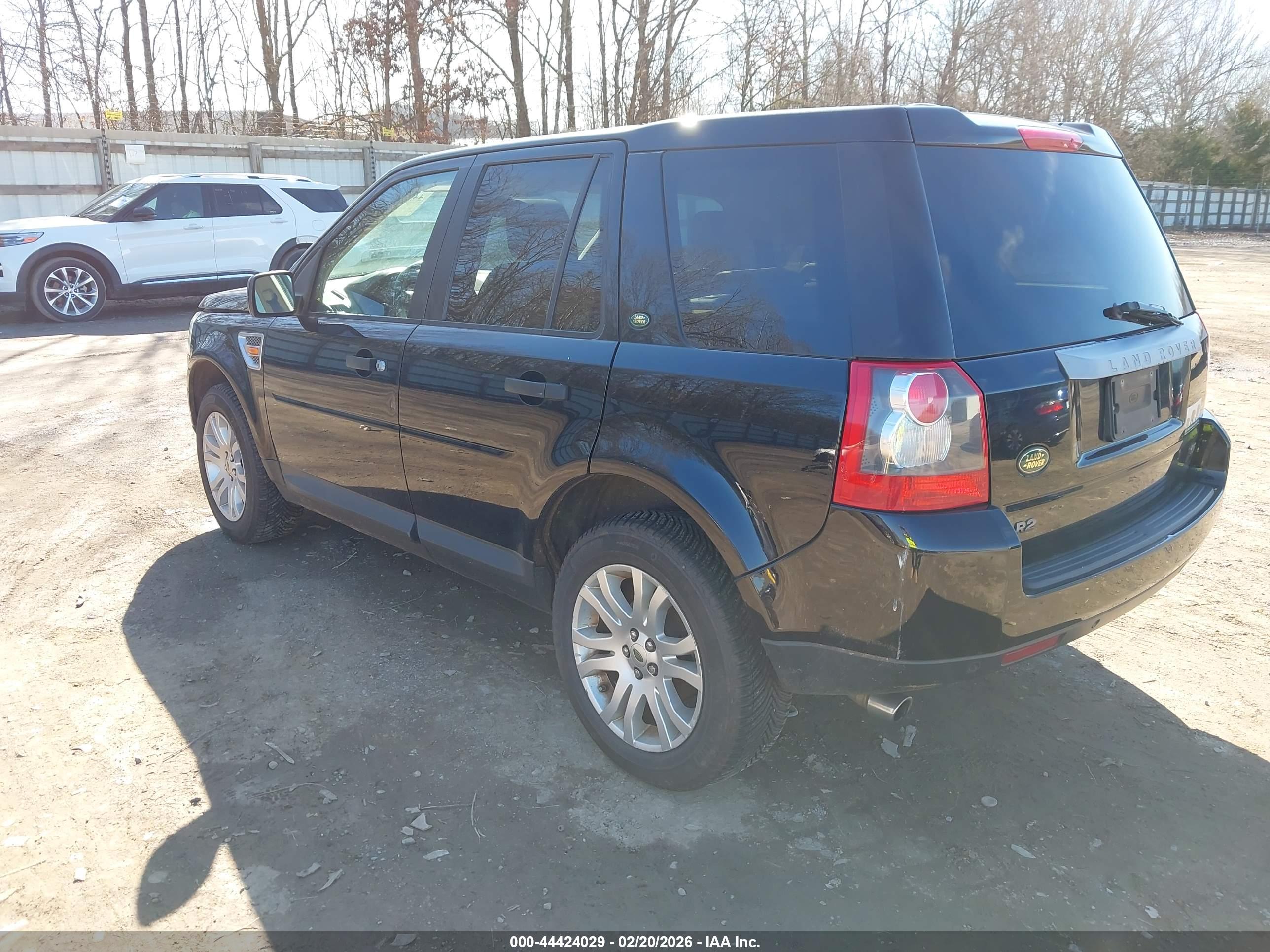 LAND ROVER image 3