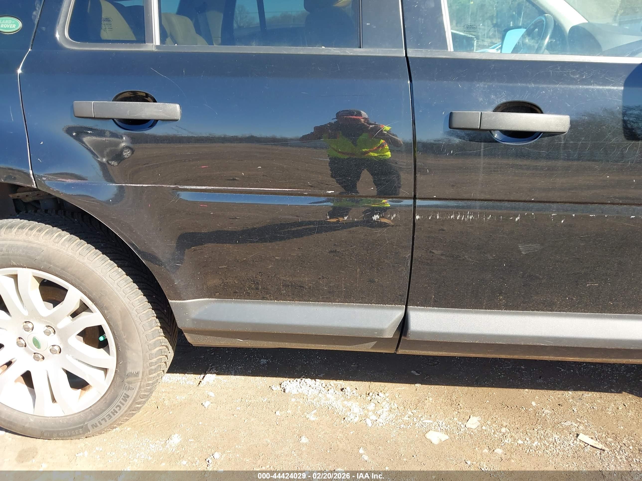 LAND ROVER image 6