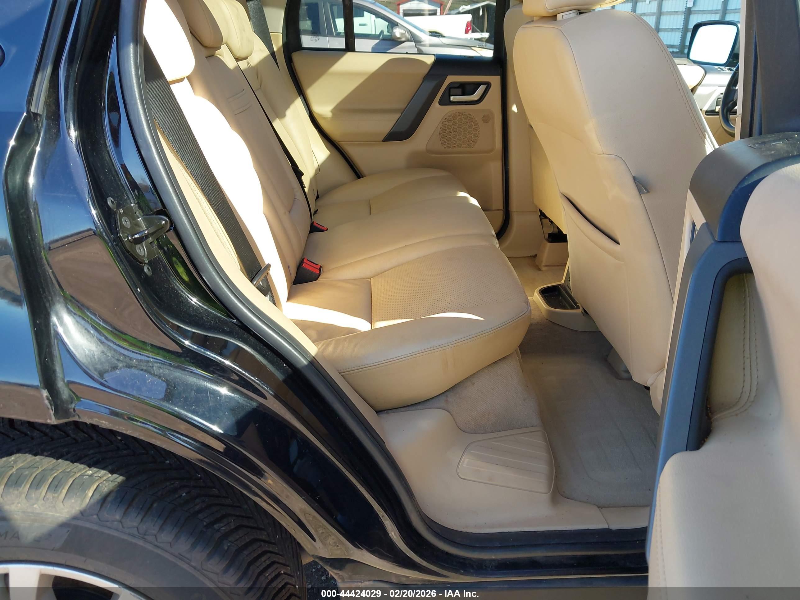 LAND ROVER image 8