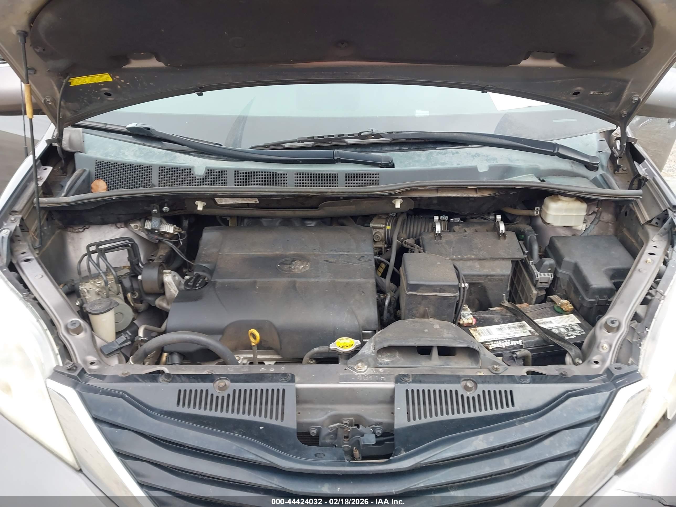TOYOTA SIENNA image 10