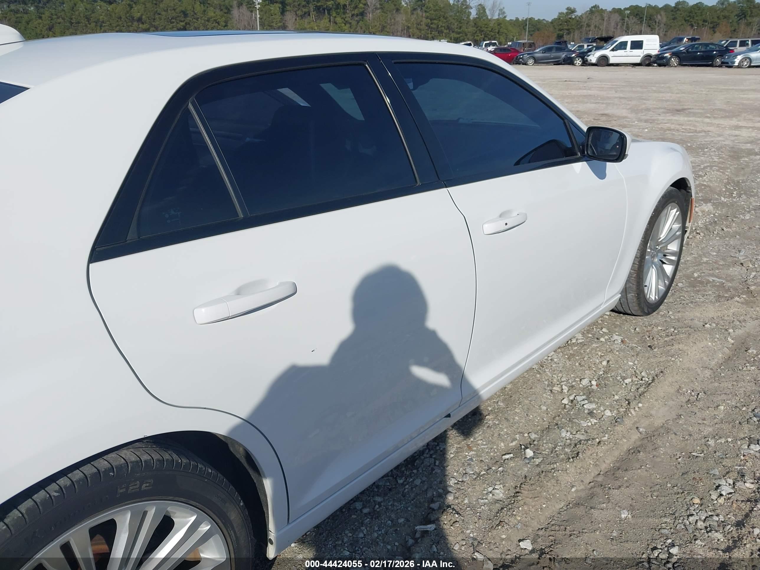 CHRYSLER 300 image 6