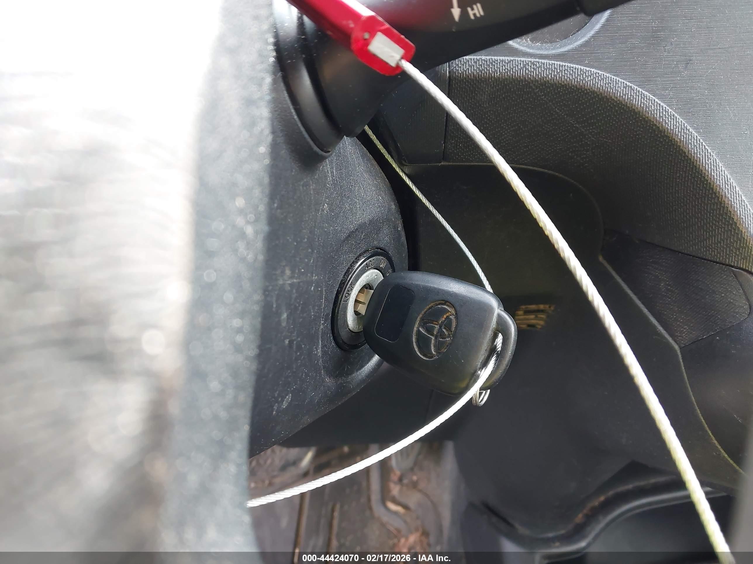 TOYOTA PRIUS image 11
