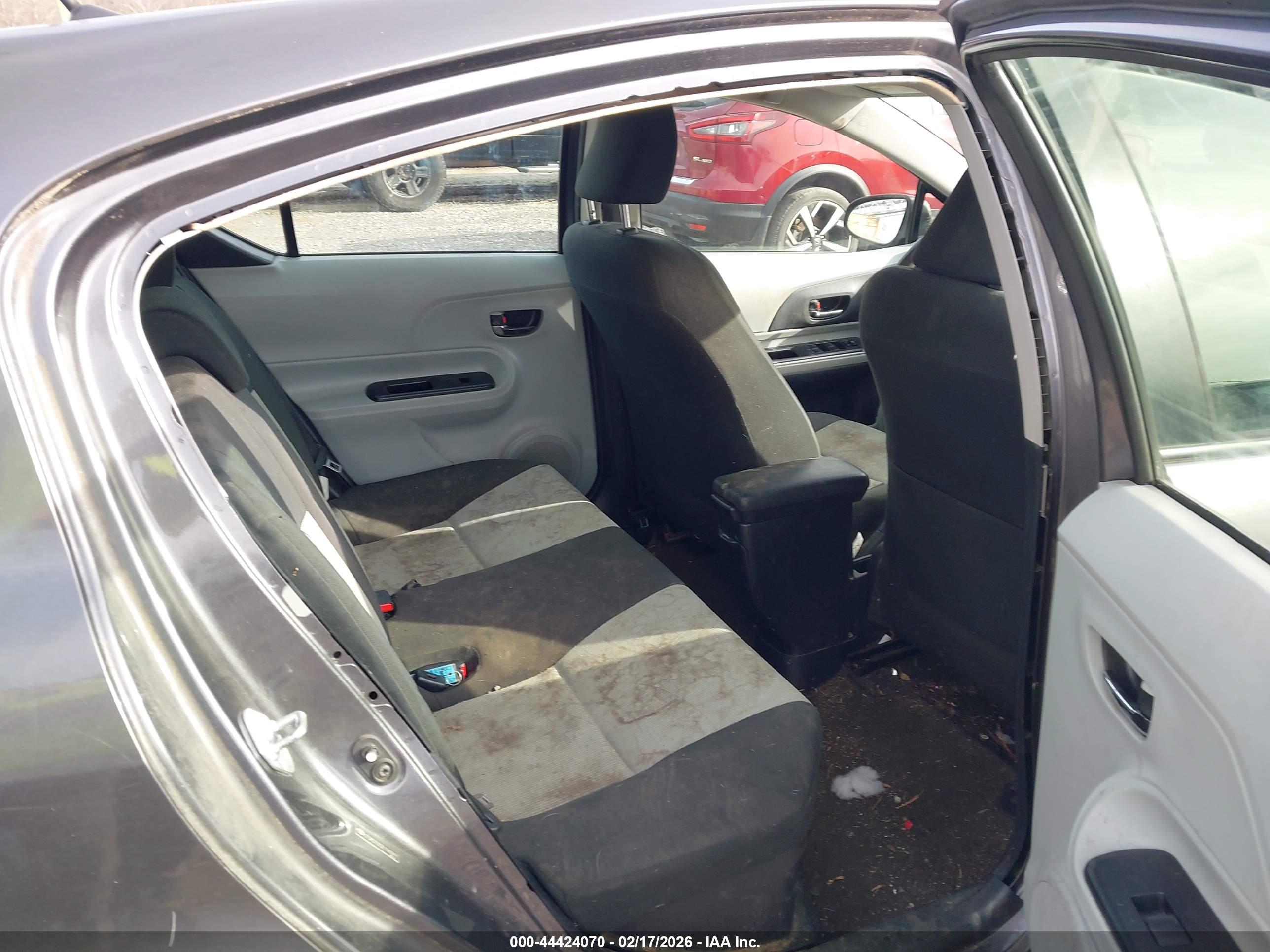 TOYOTA PRIUS image 8