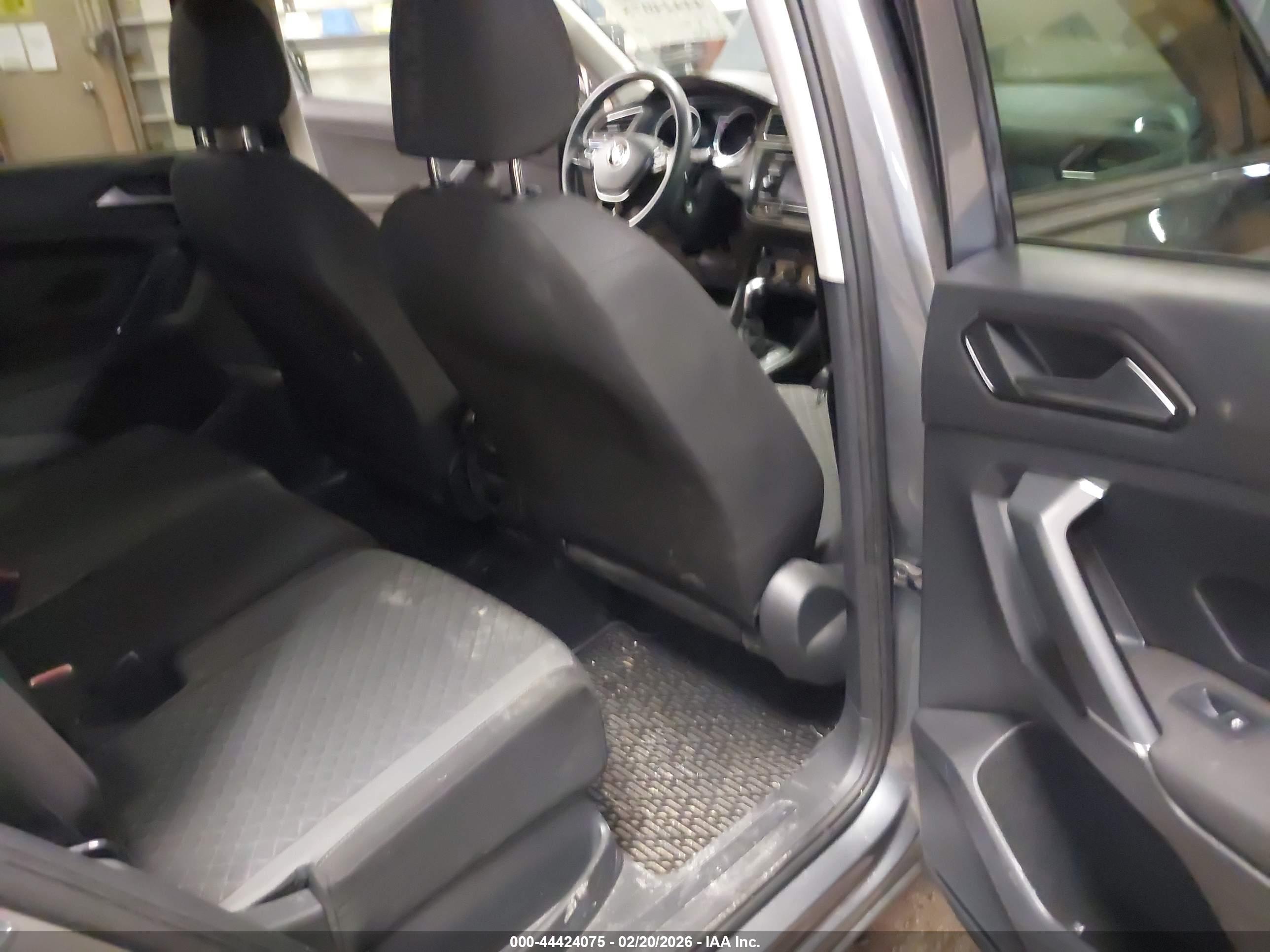 VOLKSWAGEN TIGUAN image 8