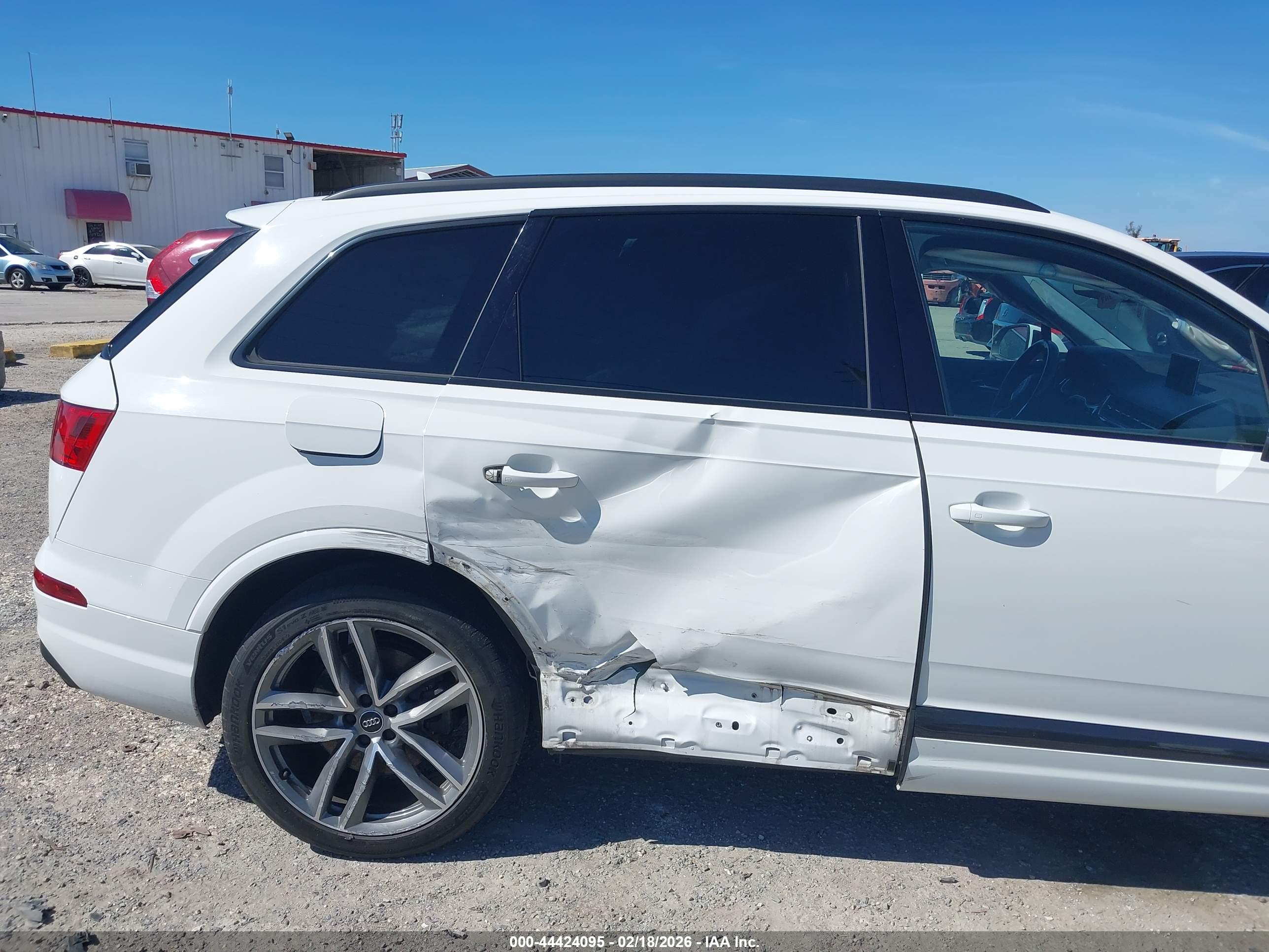 AUDI Q7 image 6