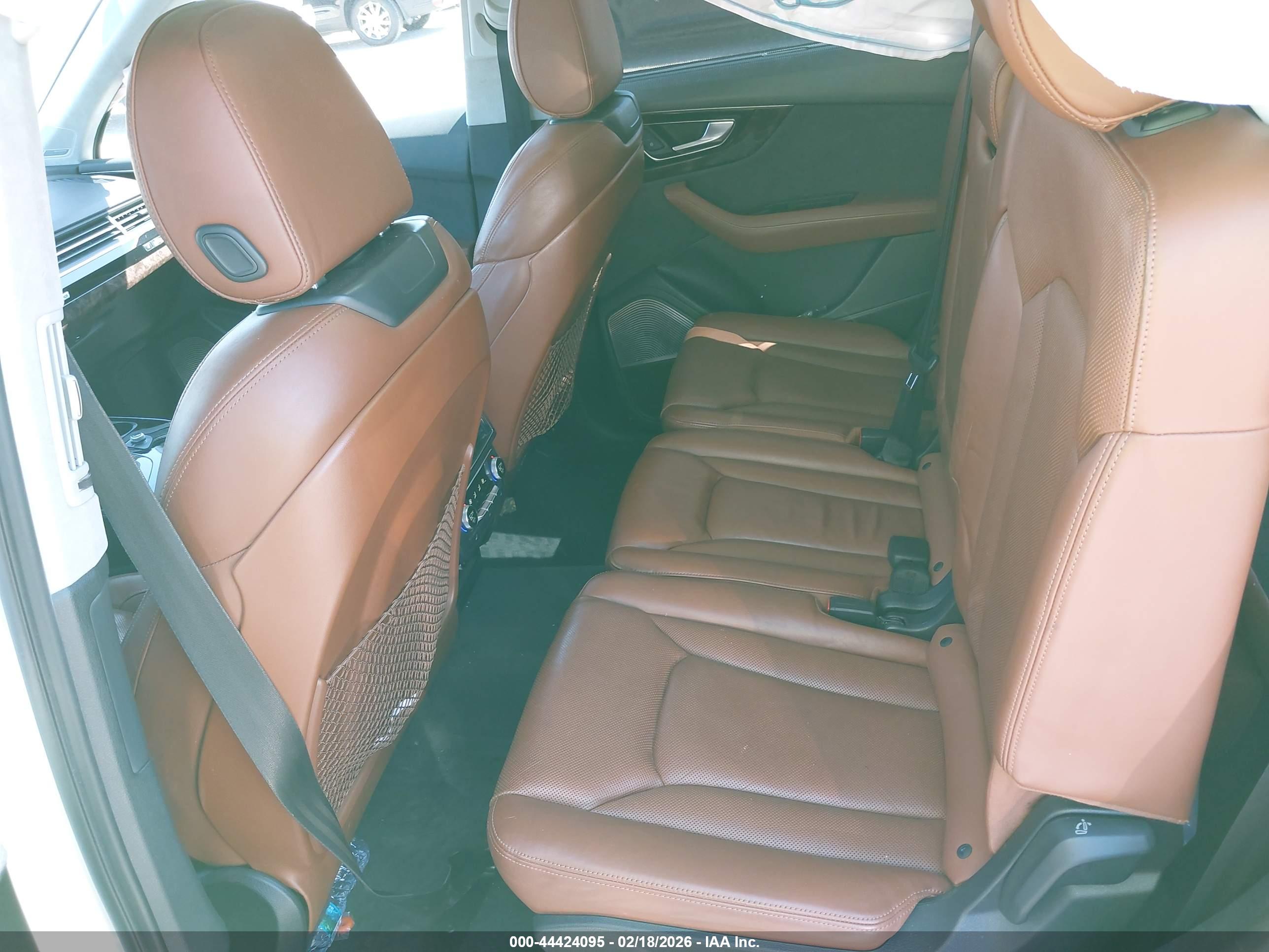 AUDI Q7 image 8