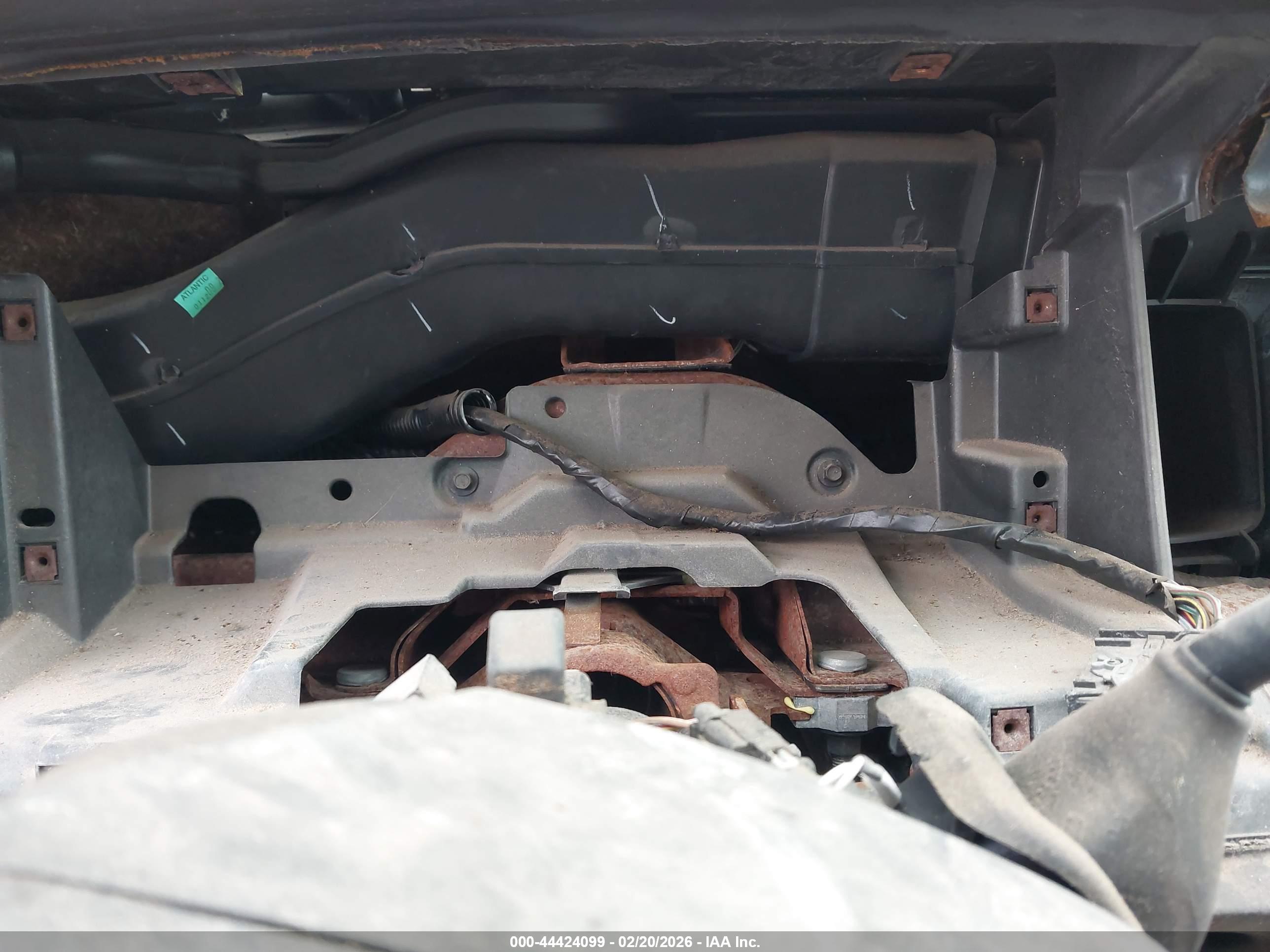 FORD CROWN image 7