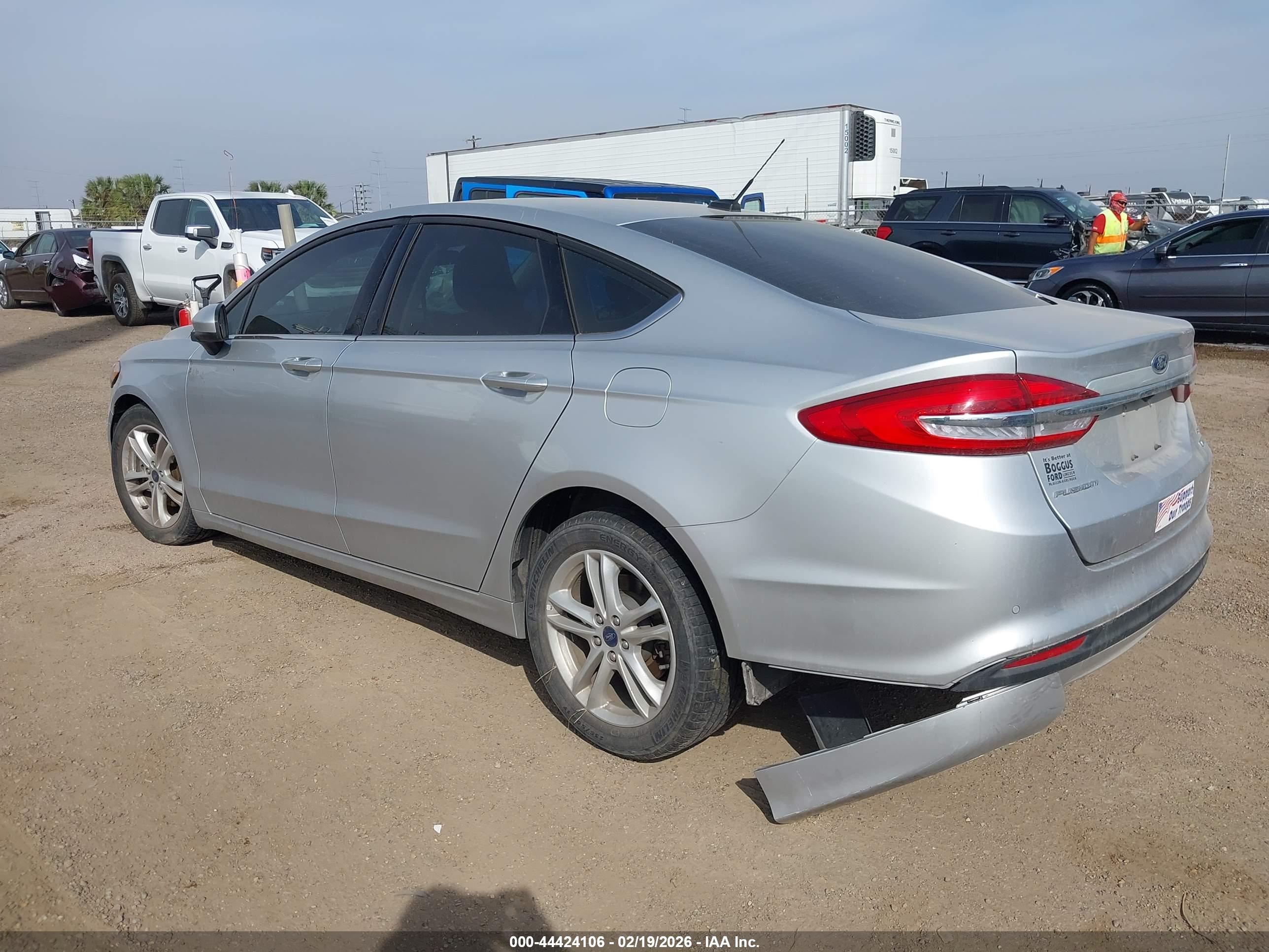 FORD FUSION image 3